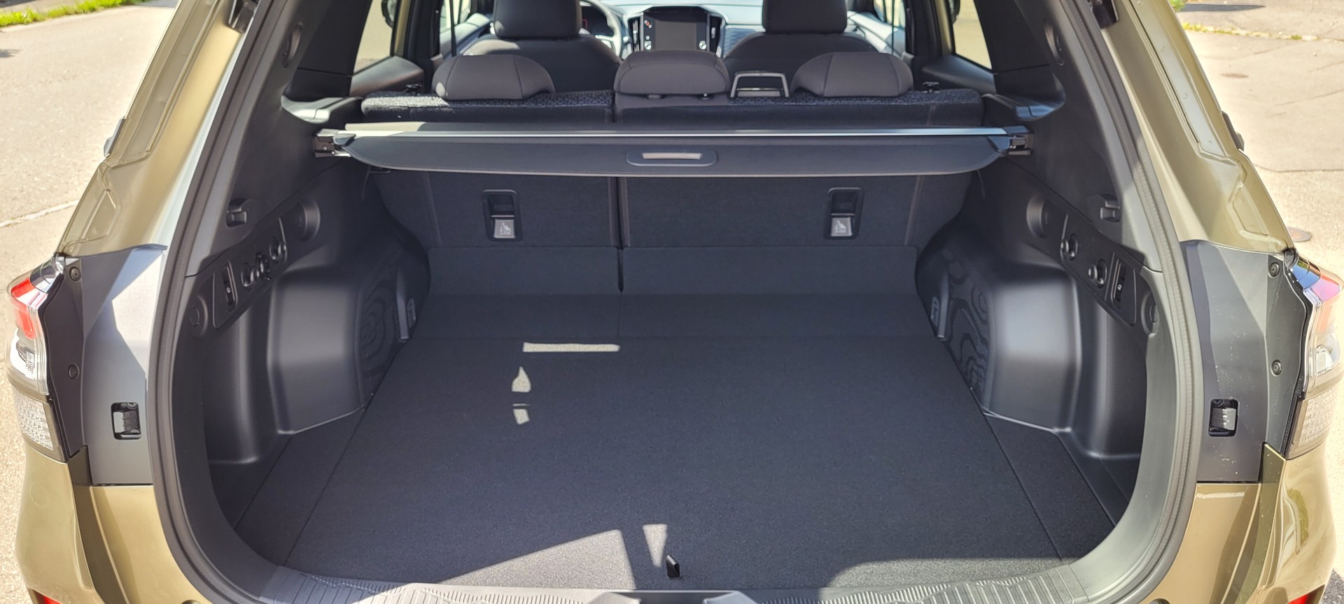 SUBARU Forester 2.0i e-Boxer Swiss Plus Lineartronic-image-12