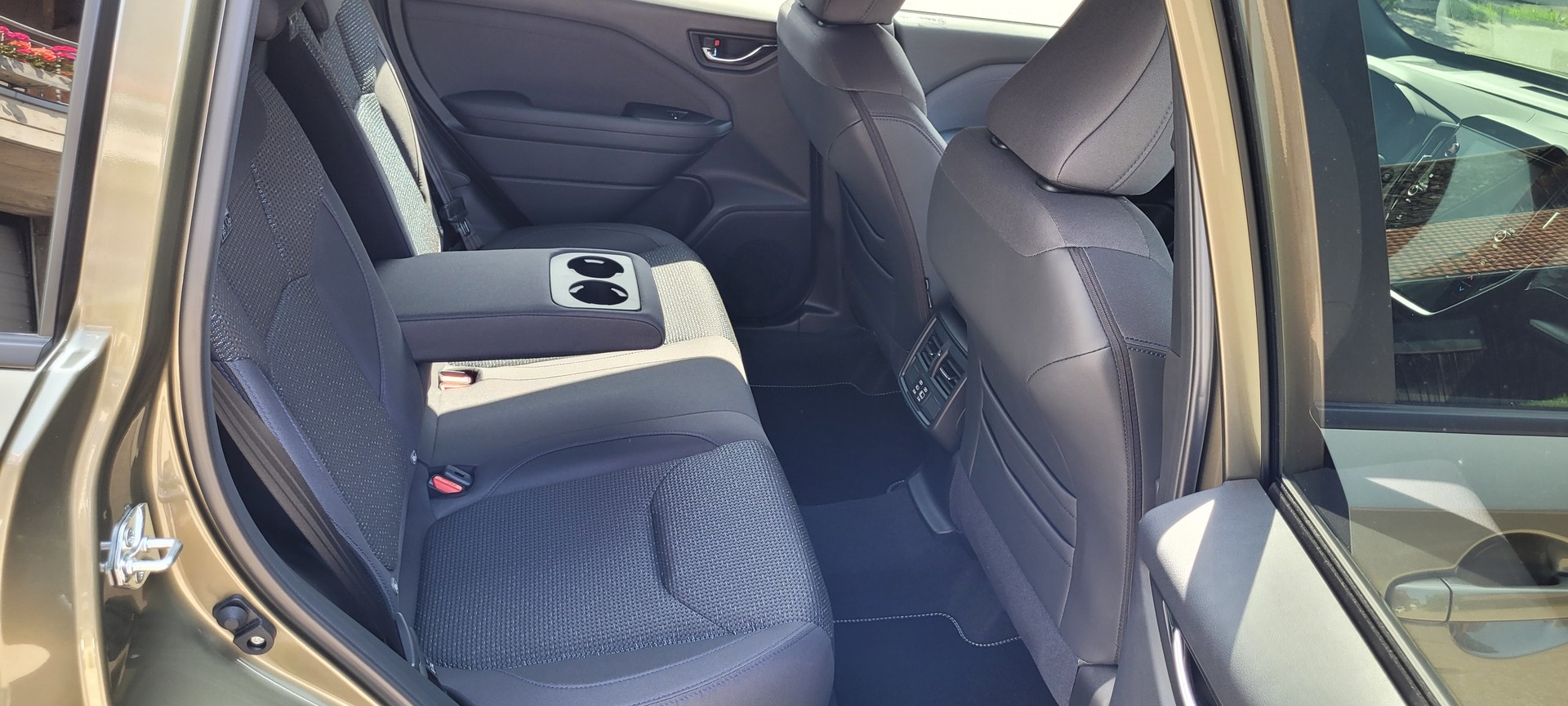 SUBARU Forester 2.0i e-Boxer Swiss Plus Lineartronic-image-15