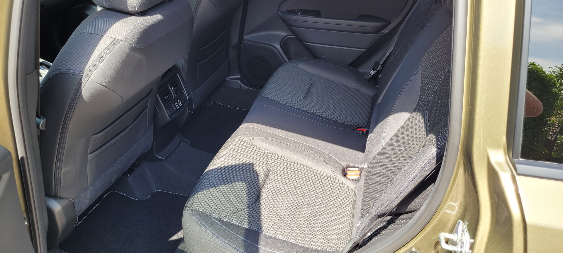 SUBARU Forester 2.0i e-Boxer Swiss Plus Lineartronic-image-11