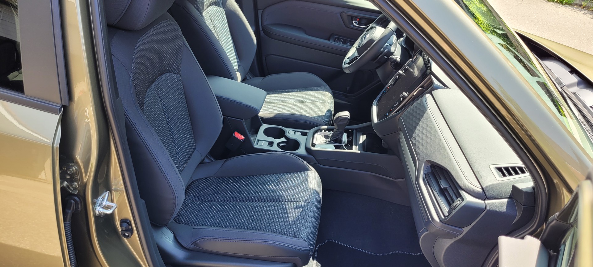 SUBARU Forester 2.0i e-Boxer Swiss Plus Lineartronic-image-16
