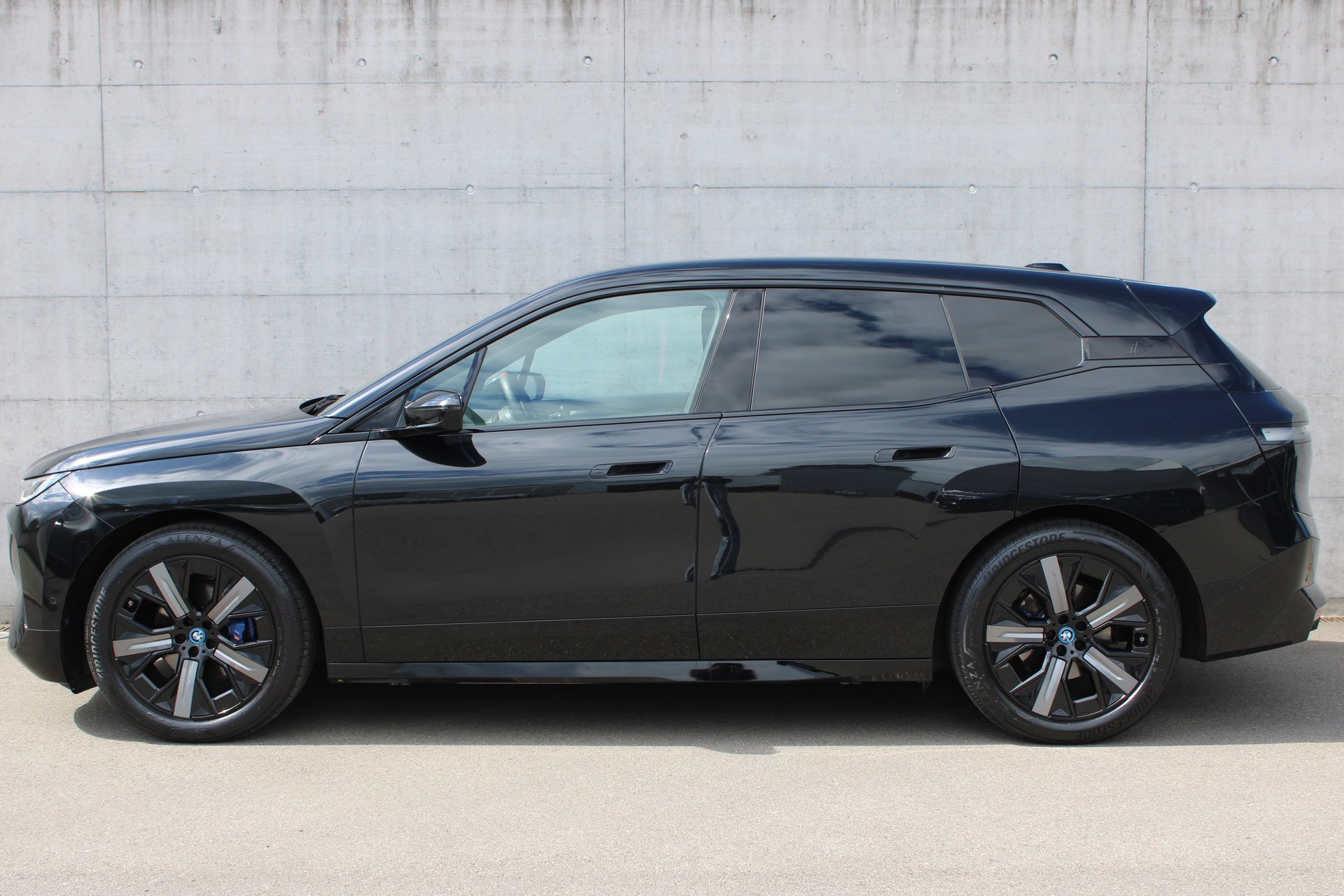 BMW iX M60-image-4