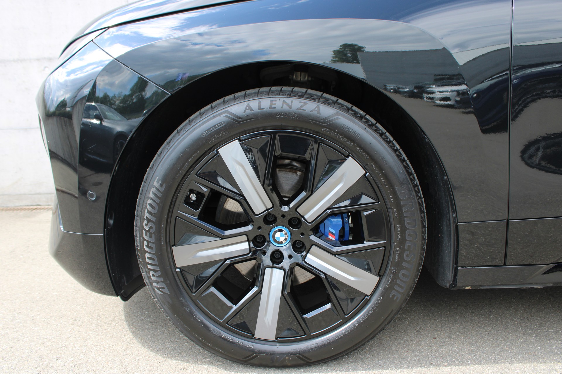 BMW iX M60-image-7