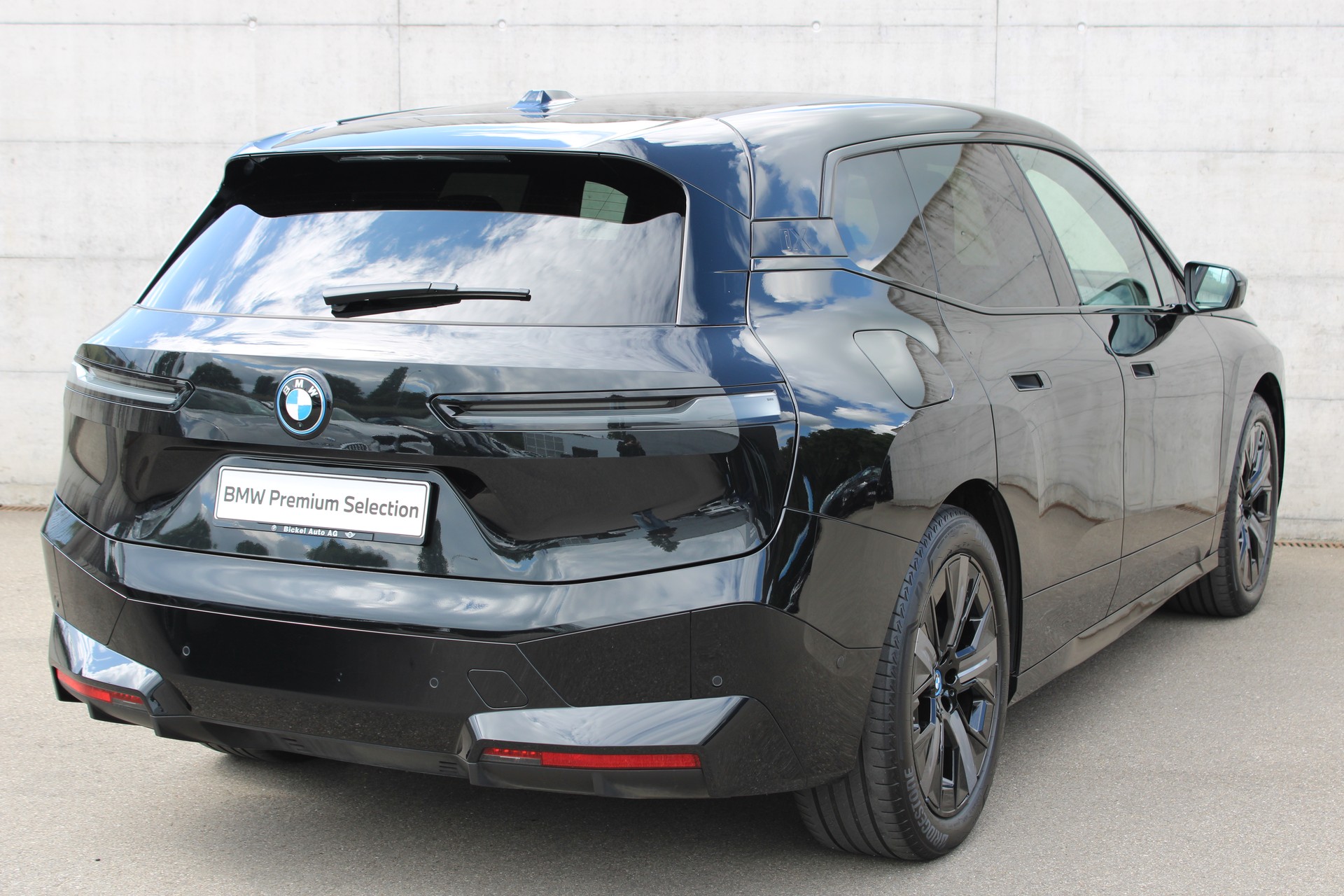 BMW iX M60-image-6