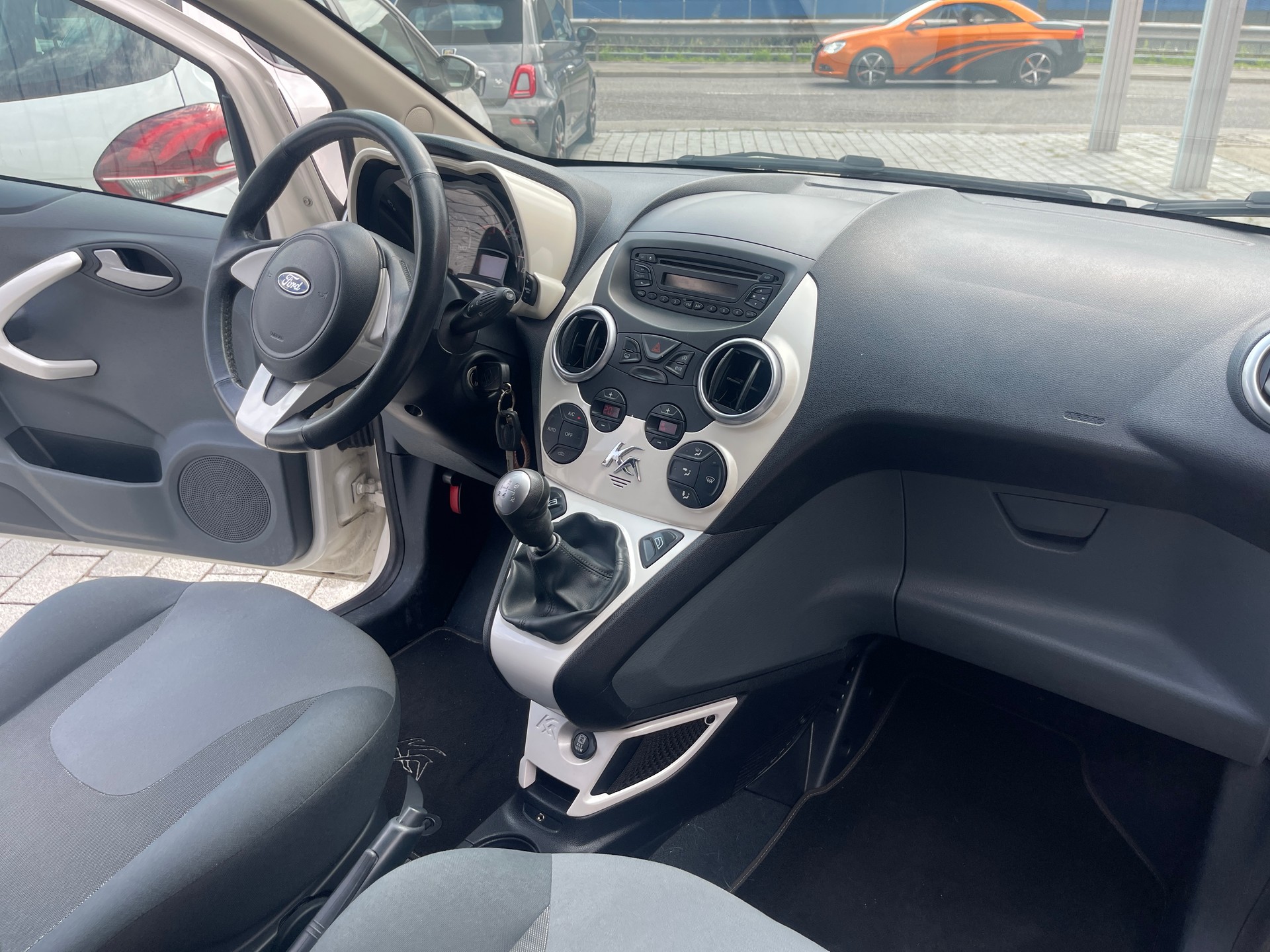 FORD KA 1.25 Titanium-image-8