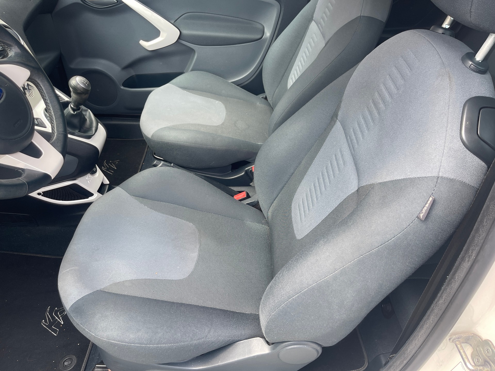FORD KA 1.25 Titanium-image-9
