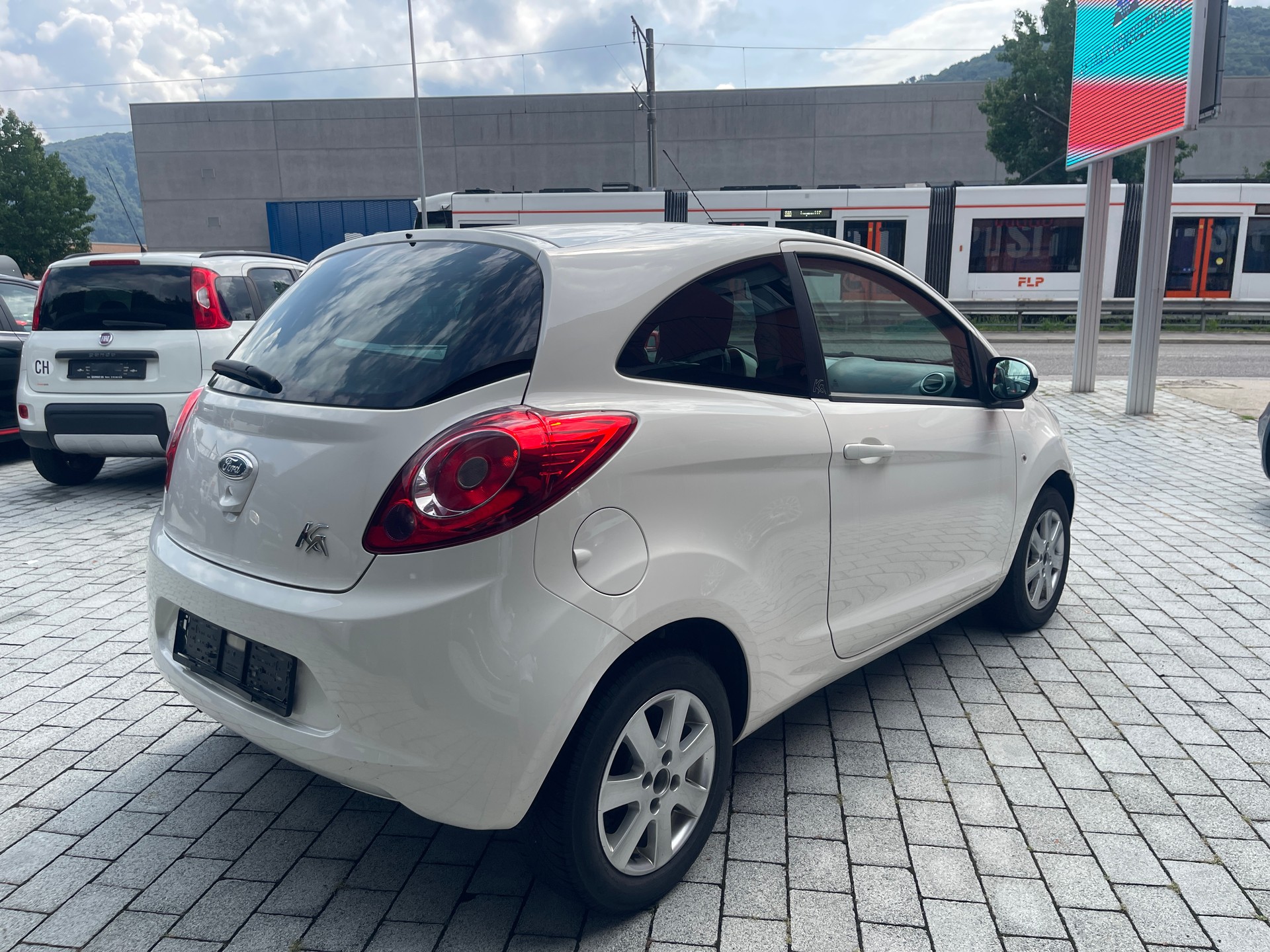 FORD KA 1.25 Titanium-image-1