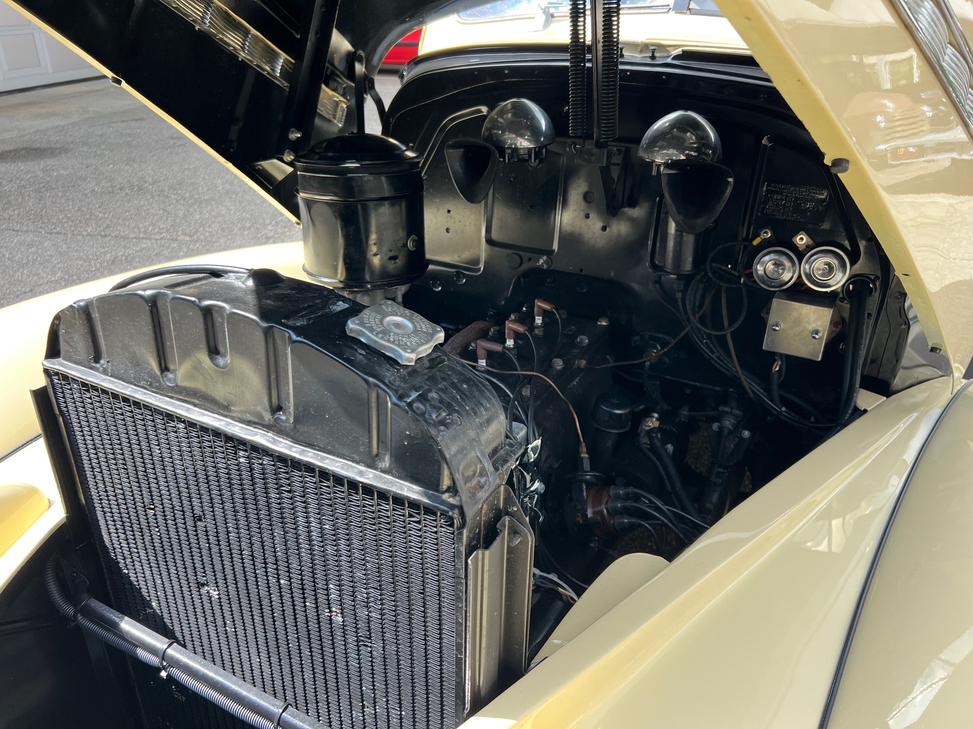 OLDSMOBILE Series 60 Sedan-image-9