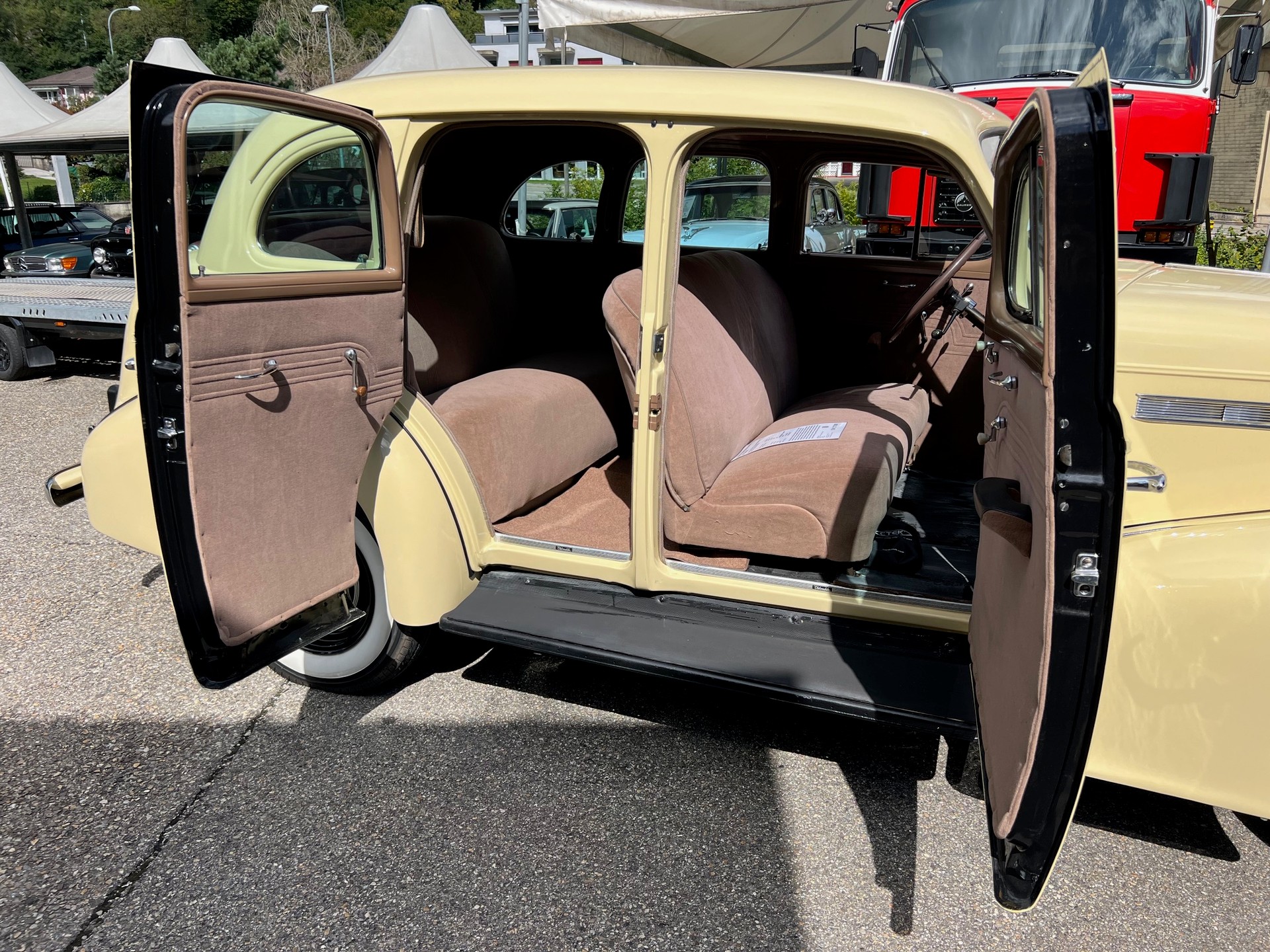 OLDSMOBILE Series 60 Sedan-image-8