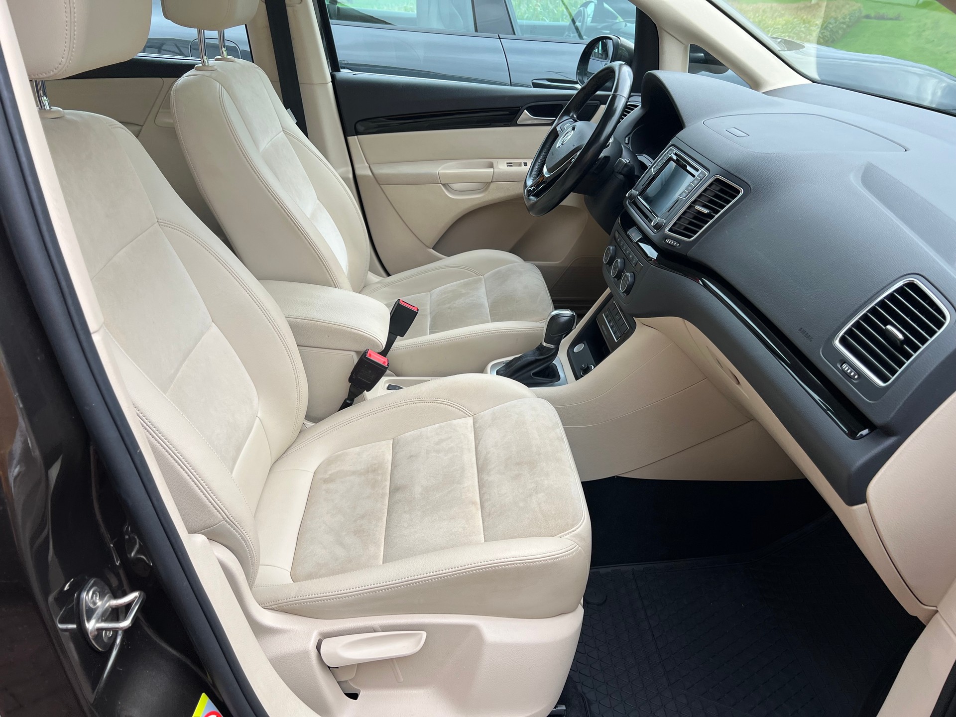 VW Sharan 2.0 TDI 4Motion DSG 5 Sitze-image-13