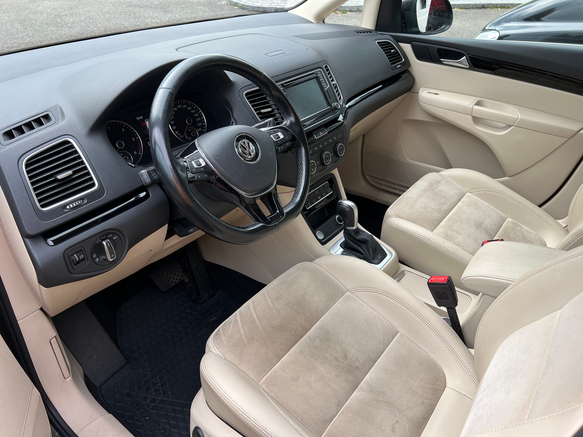 VW Sharan 2.0 TDI 4Motion DSG 5 Sitze-image-15