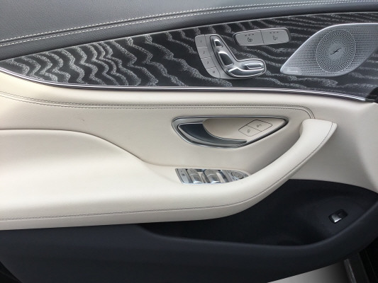 MERCEDES-BENZ CLS 300 d AMG Line 4M-image-9