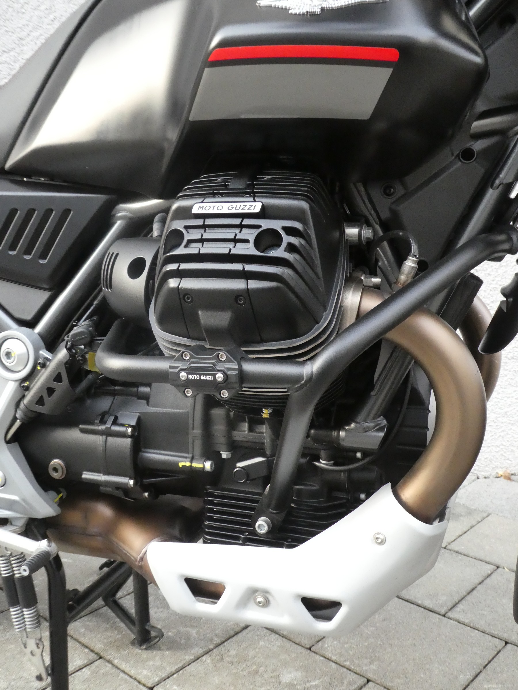MOTO GUZZI V85 TT-image-5