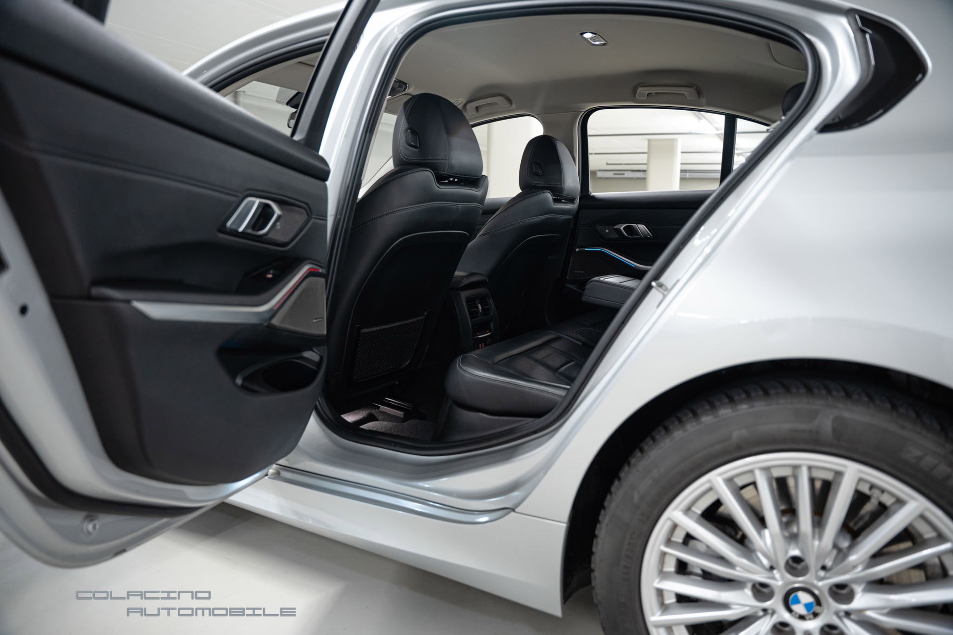 BMW 330e Steptronic Luxury Line-image-15