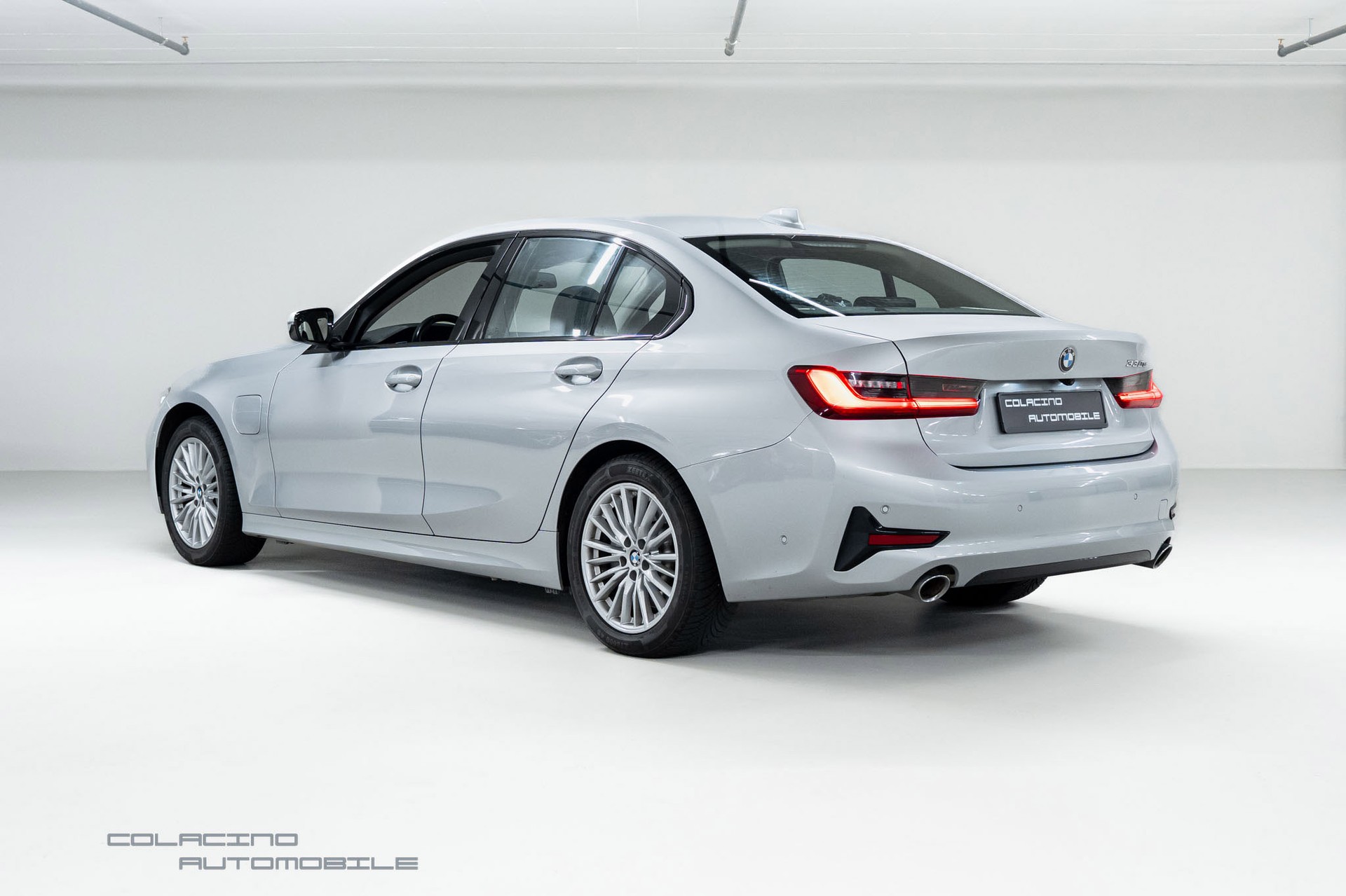 BMW 330e Steptronic Luxury Line-showroom-element-3
