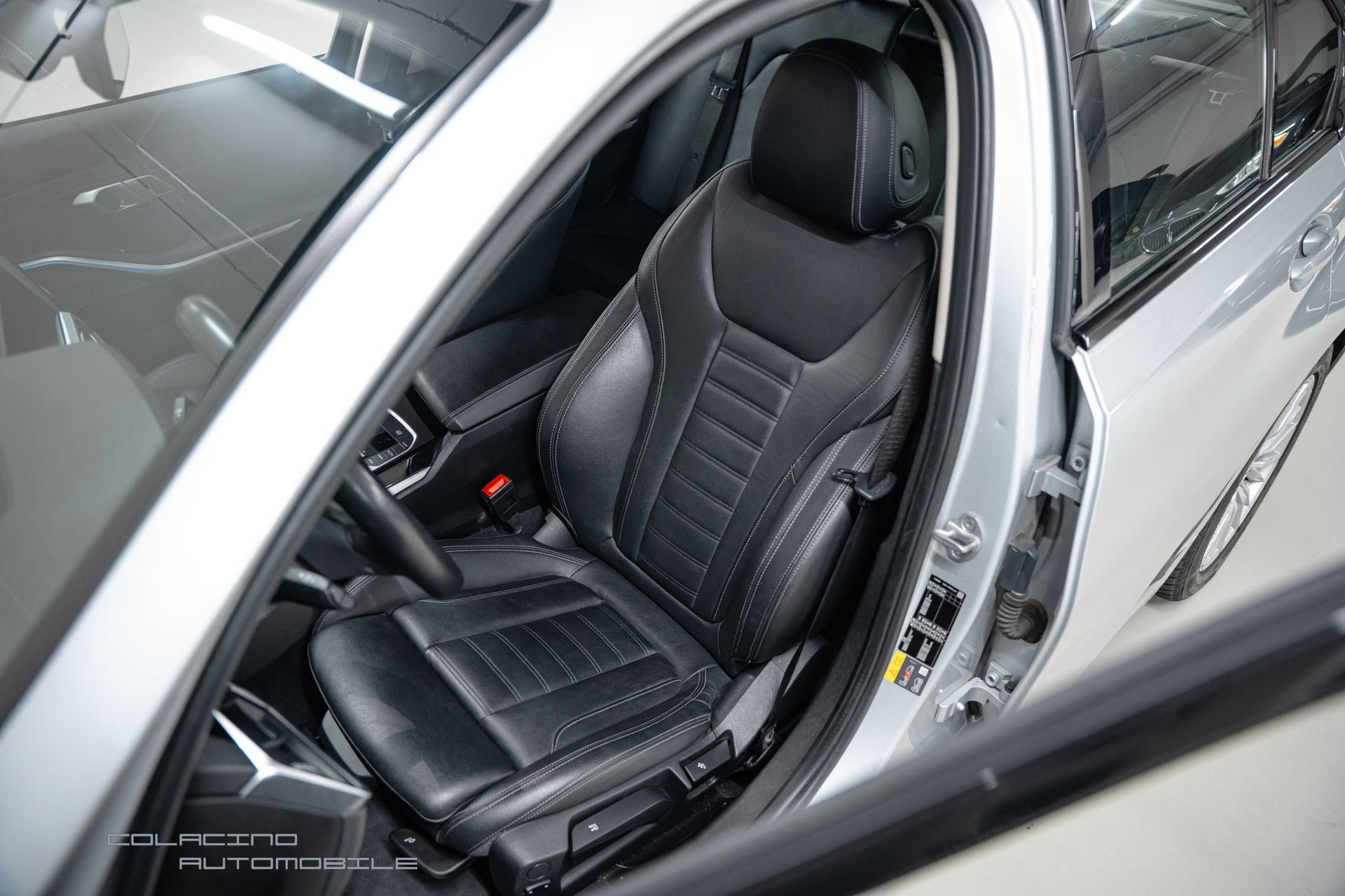 BMW 330e Steptronic Luxury Line-image-12