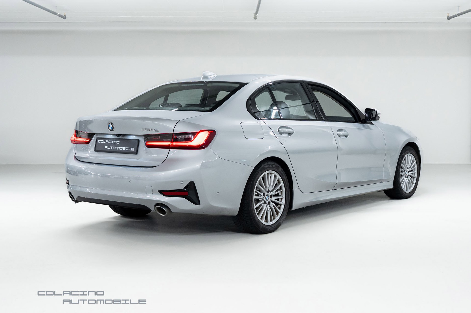 BMW 330e Steptronic Luxury Line-showroom-element-1