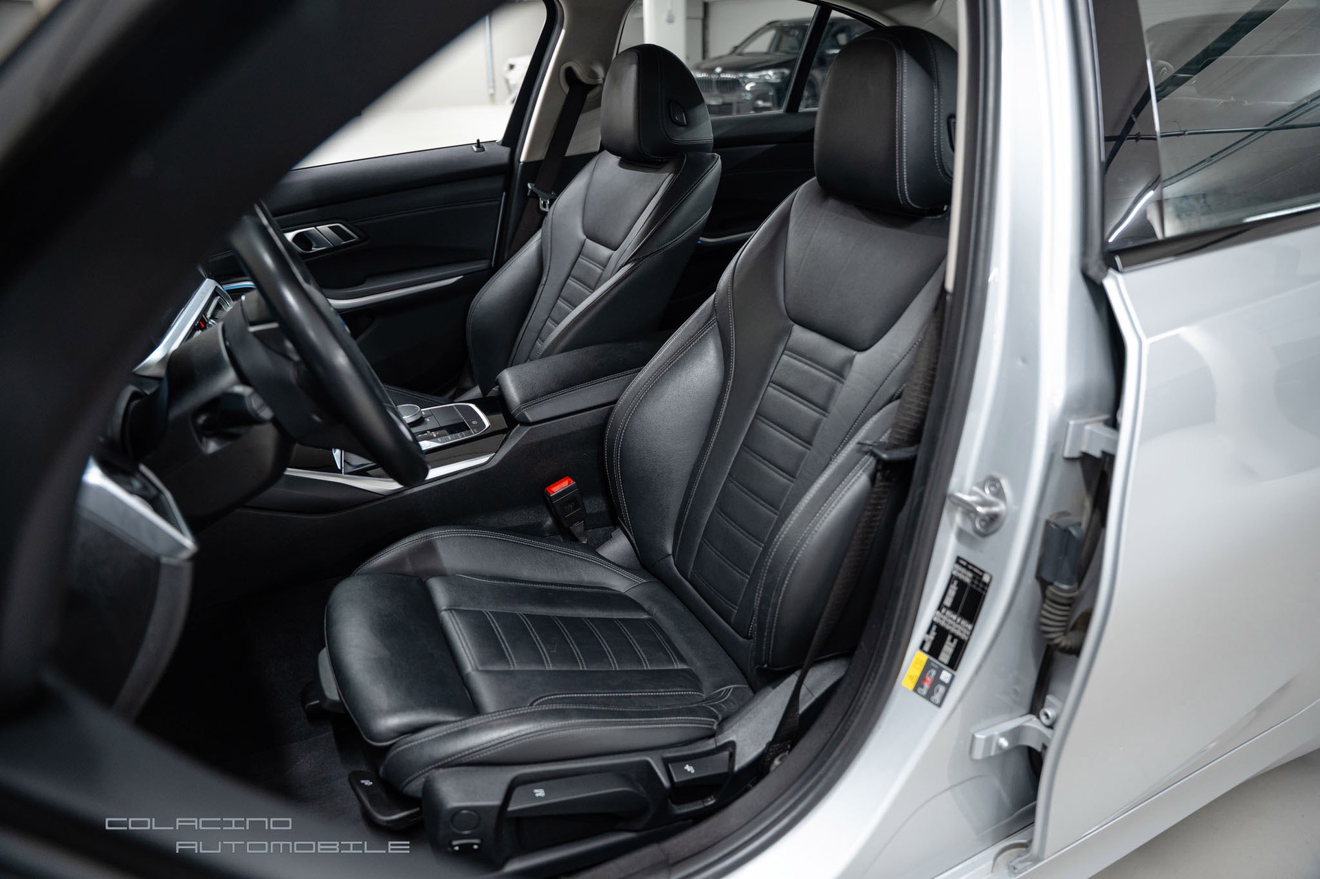 BMW 330e Steptronic Luxury Line-image-13