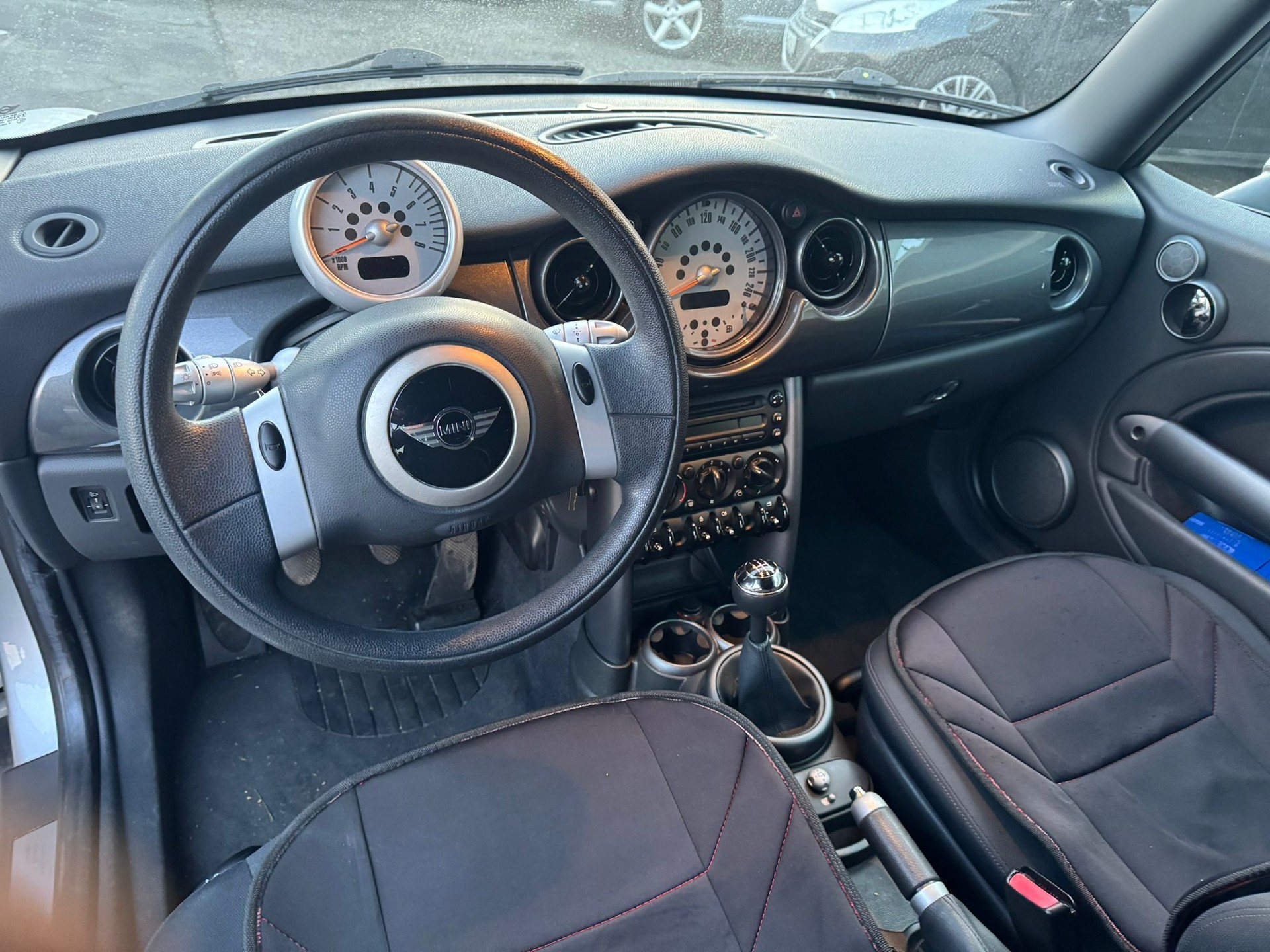 MINI Cooper Cabriolet-image-9