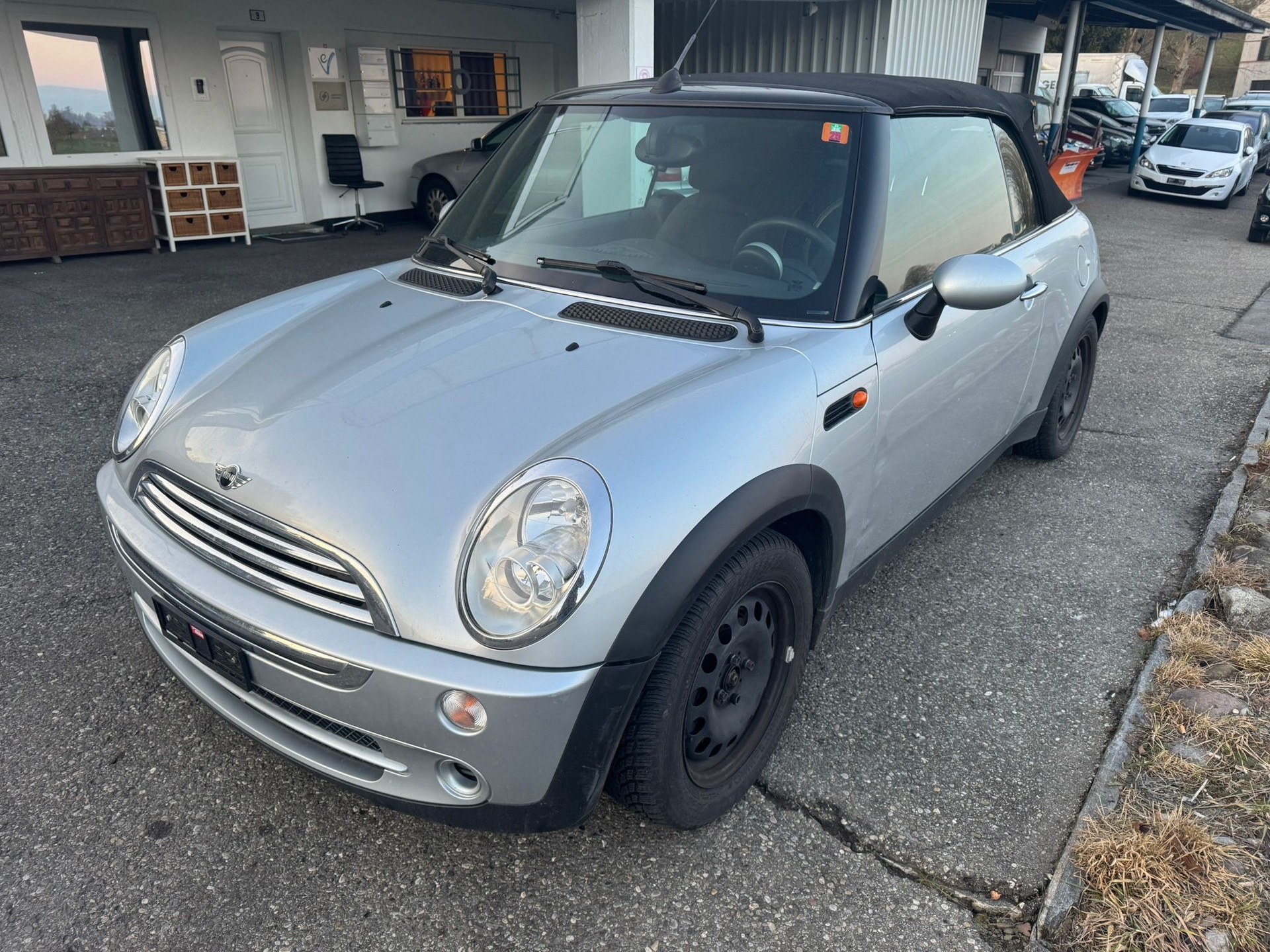 MINI Cooper Cabriolet-image-2