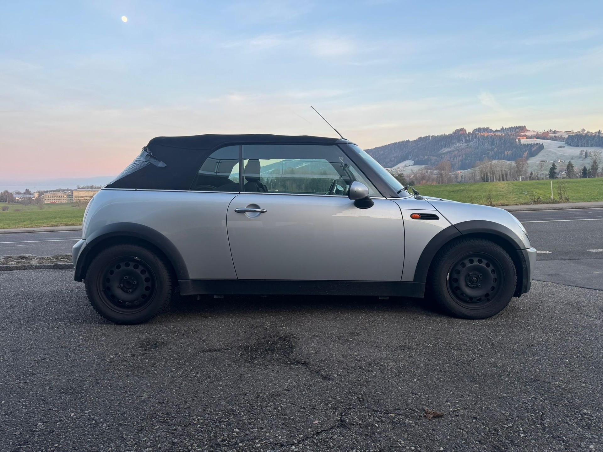 MINI Cooper Cabriolet-image-7