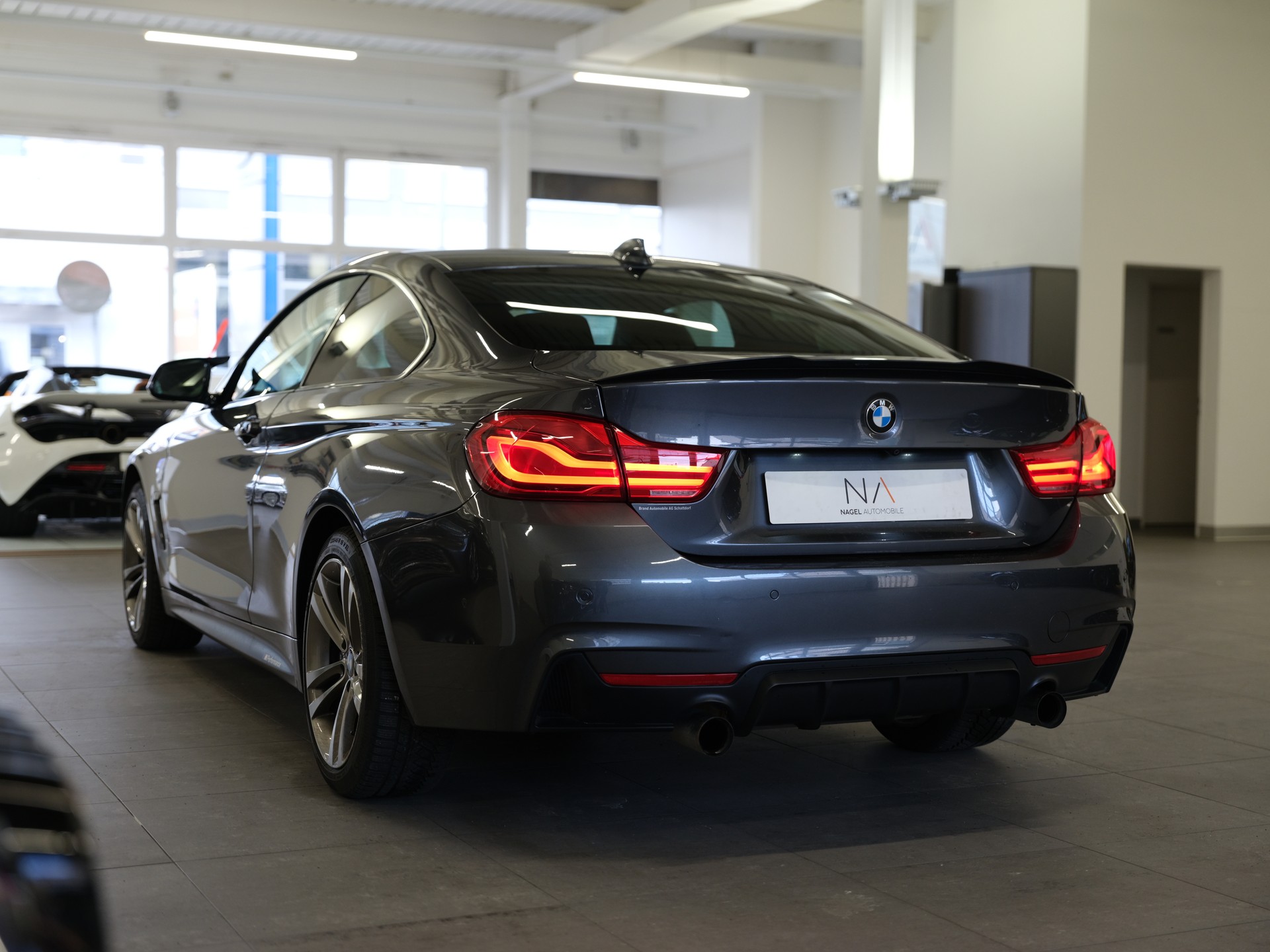 BMW 440i Coupé xDrive Steptronic *Head-Up Display* *Driving Assistant* *Leder Ausstattung* *Komfortzugang*-showroom-element-3
