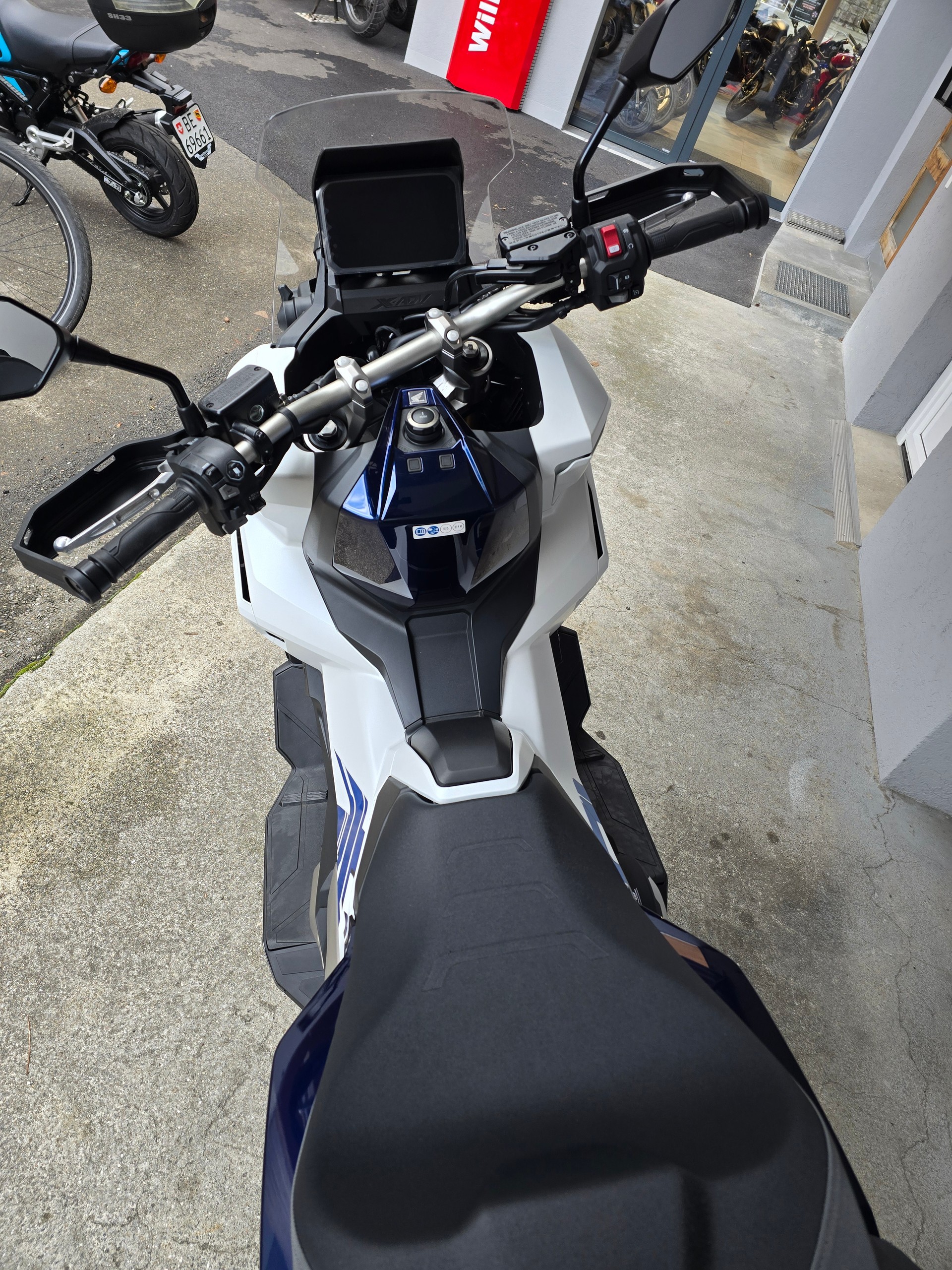 HONDA X-ADV 750-image-4