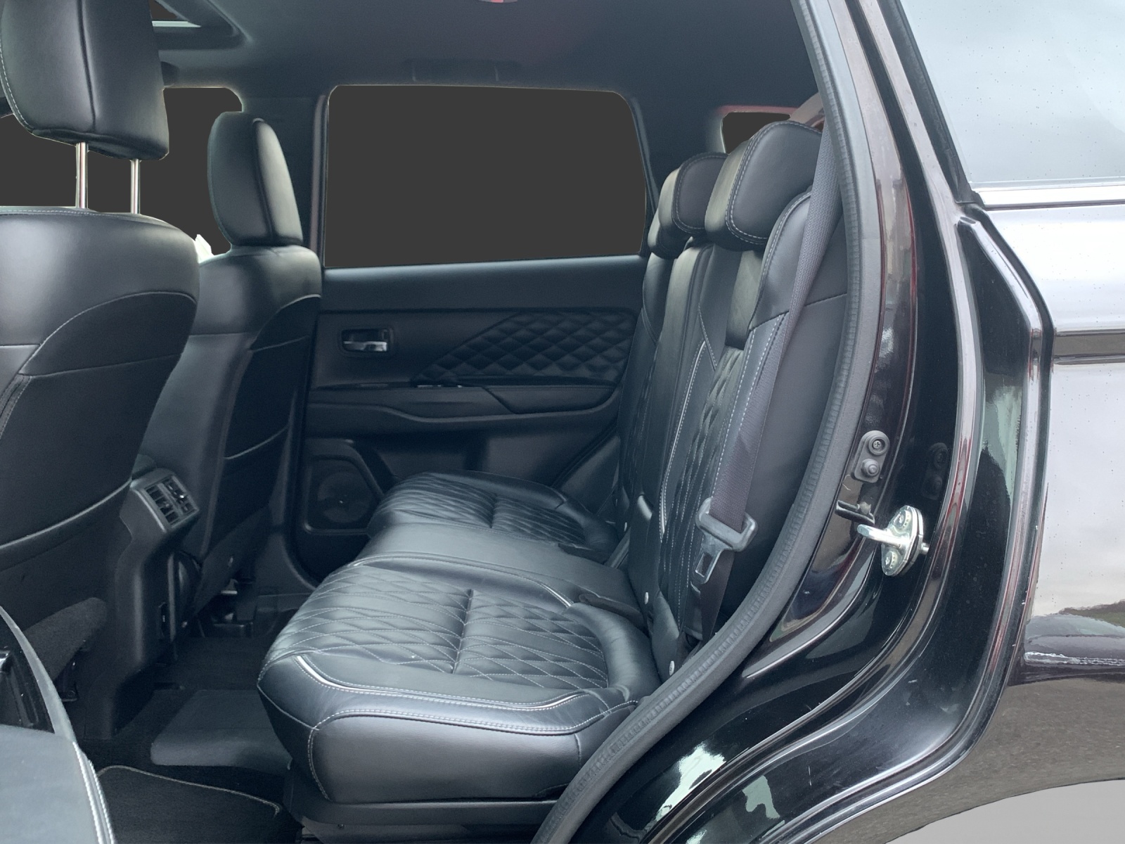 MITSUBISHI Outlander 2.4 PHEV Diamond+ S-Edition 4WD Automatic-image-12