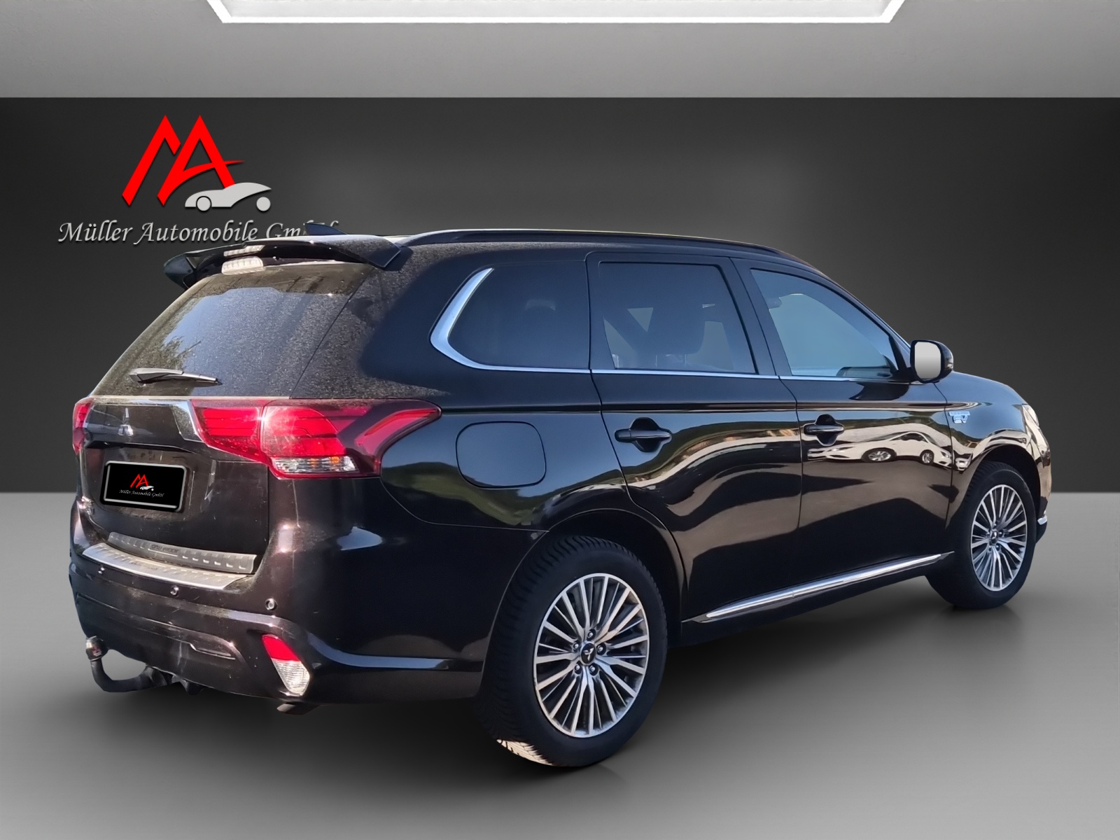MITSUBISHI Outlander 2.4 PHEV Diamond+ S-Edition 4WD Automatic-showroom-element-2