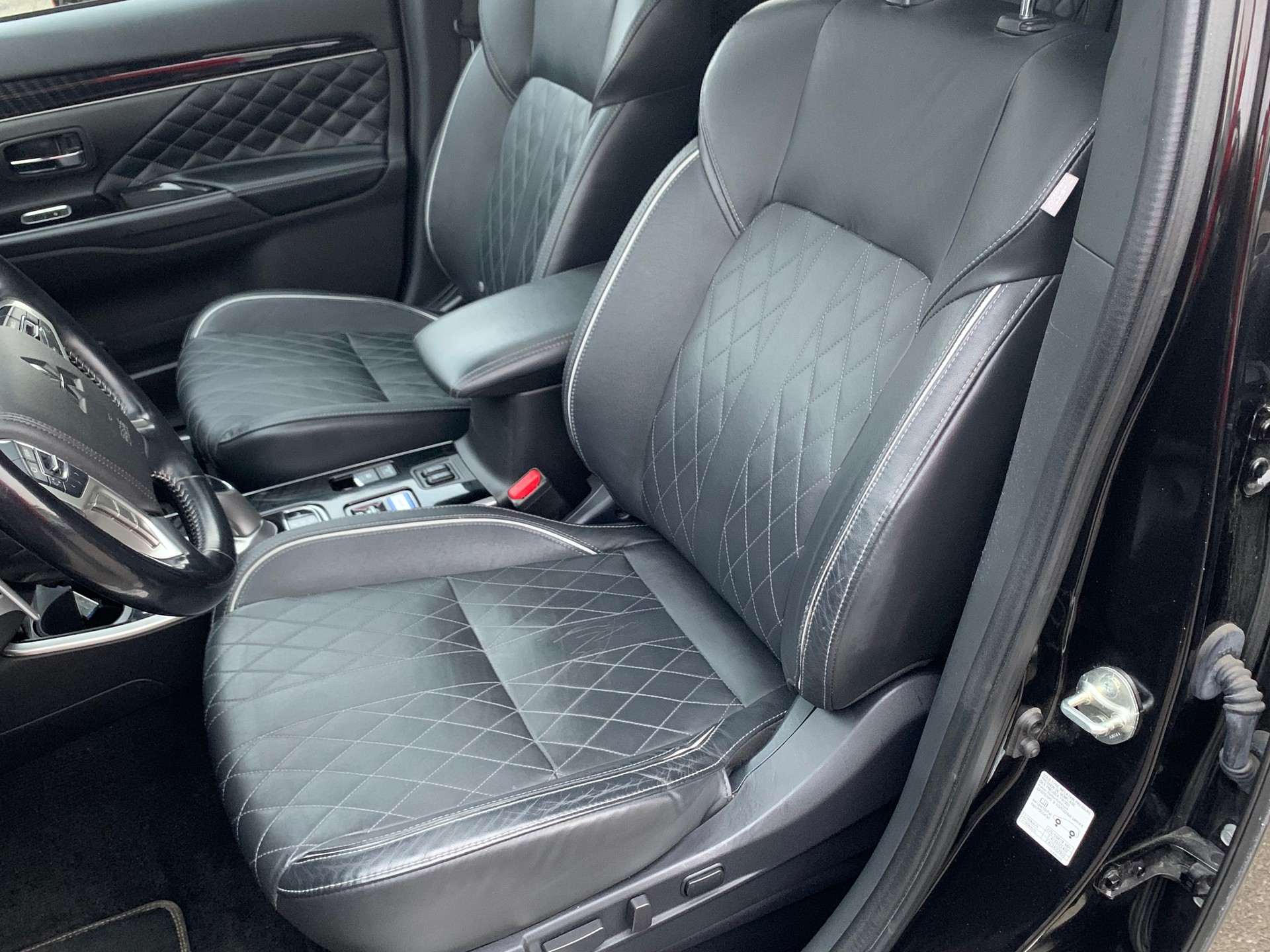 MITSUBISHI Outlander 2.4 PHEV Diamond+ S-Edition 4WD Automatic-image-17