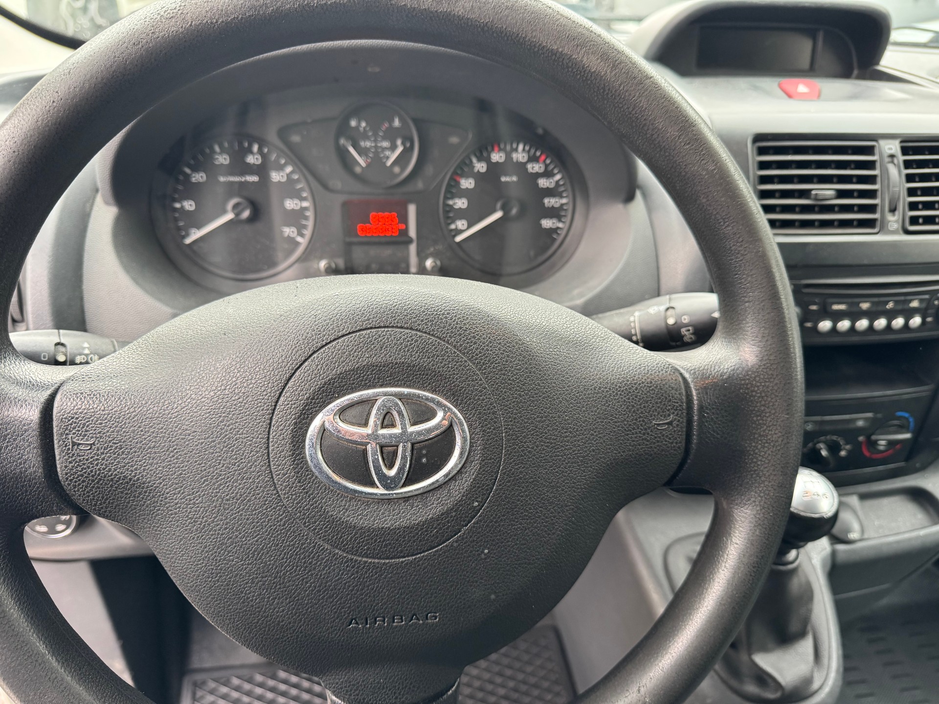TOYOTA PROACE-image-12