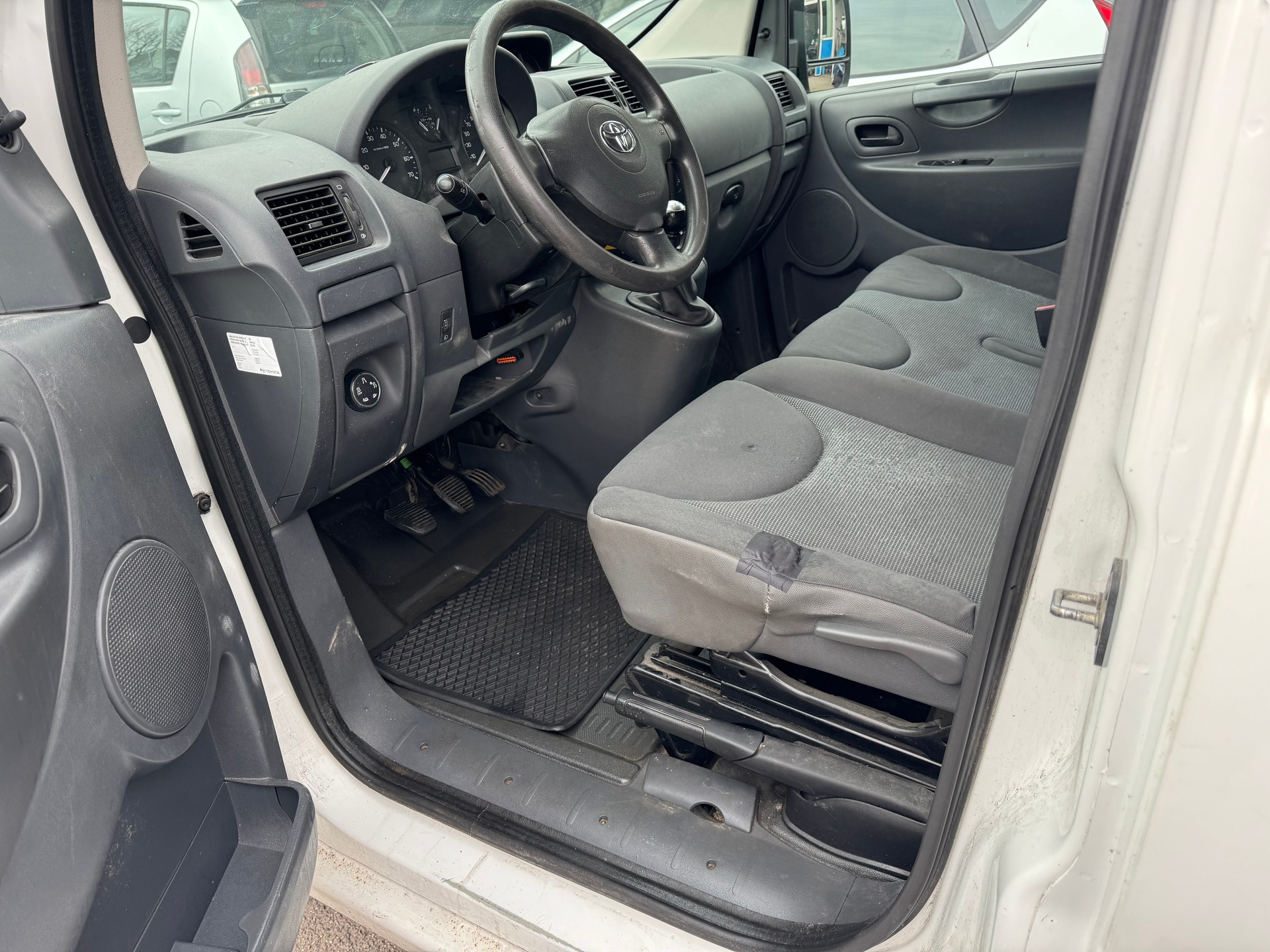 TOYOTA PROACE-image-10