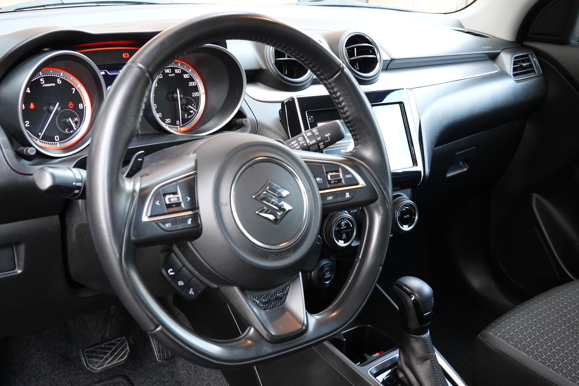 SUZUKI Swift 1.2 Compact Top Hybrid CVT - "CH Auto * Rabais Taxe * Tempomat Adapt * Keyless * Clim. Auto"-image-10