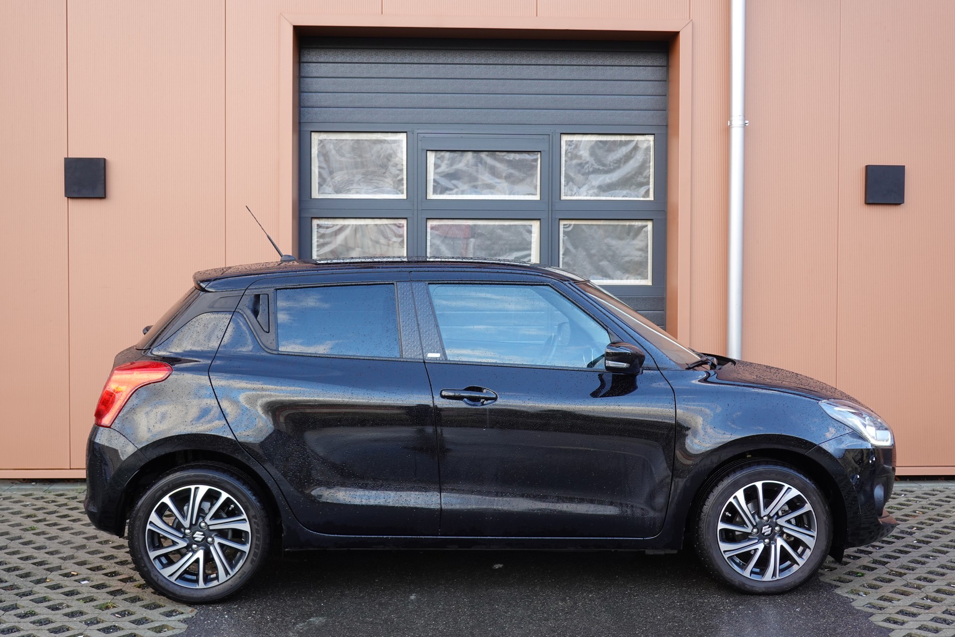 SUZUKI Swift 1.2 Compact Top Hybrid CVT - "CH Auto * Rabais Taxe * Tempomat Adapt * Keyless * Clim. Auto"-showroom-element-3
