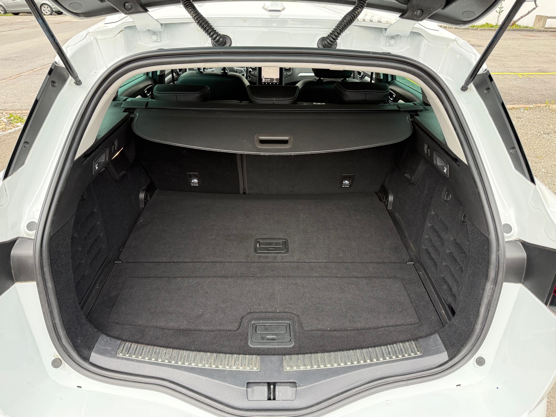 RENAULT Mégane Grandtour 1.5 Blue dCi Intens EDC-image-10