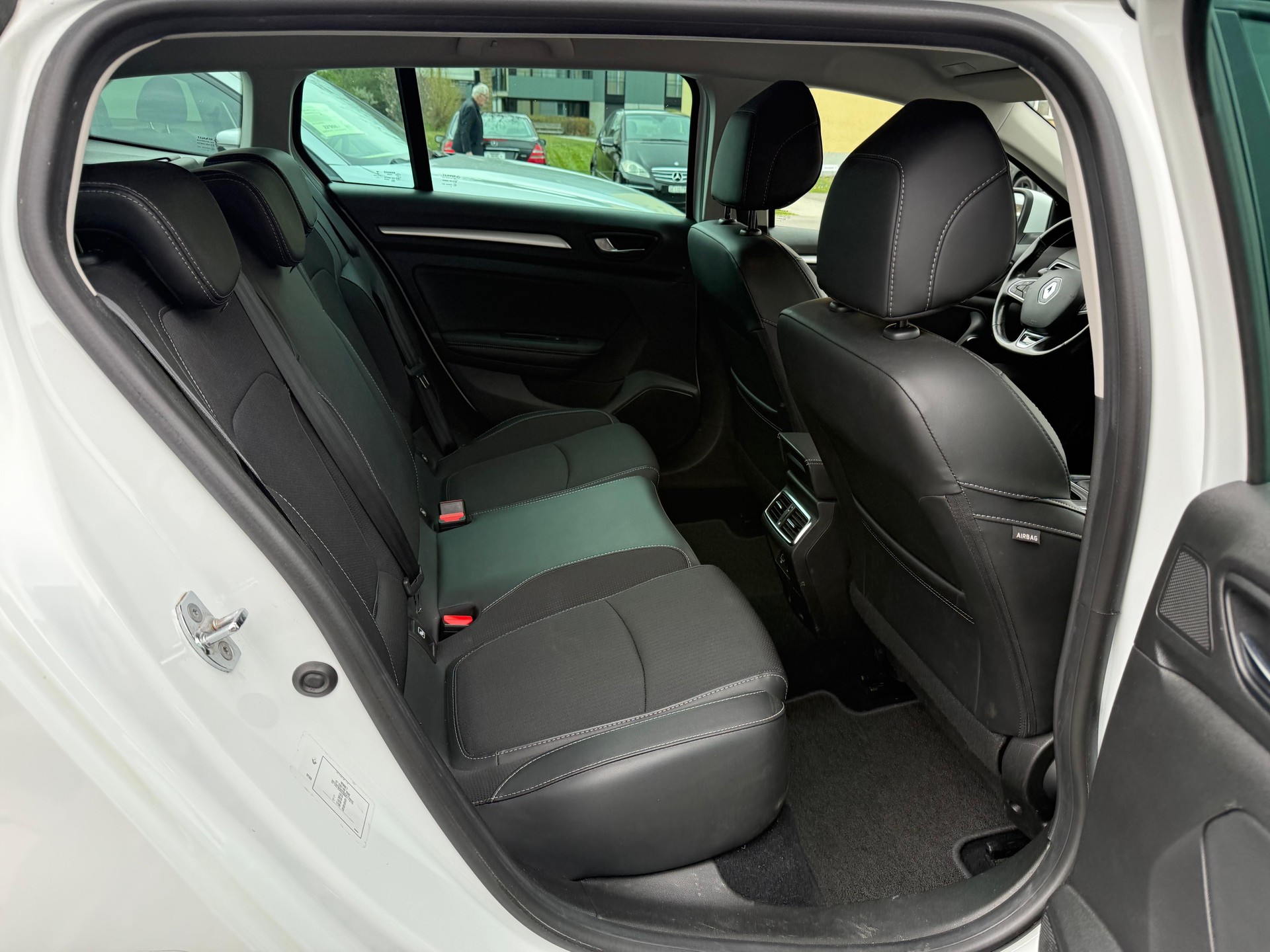 RENAULT Mégane Grandtour 1.5 Blue dCi Intens EDC-image-11