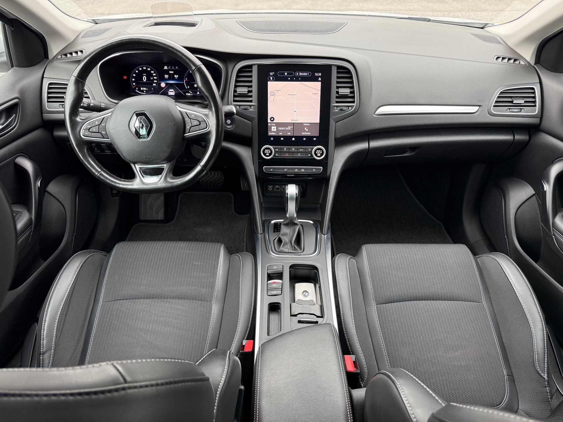 RENAULT Mégane Grandtour 1.5 Blue dCi Intens EDC-image-13