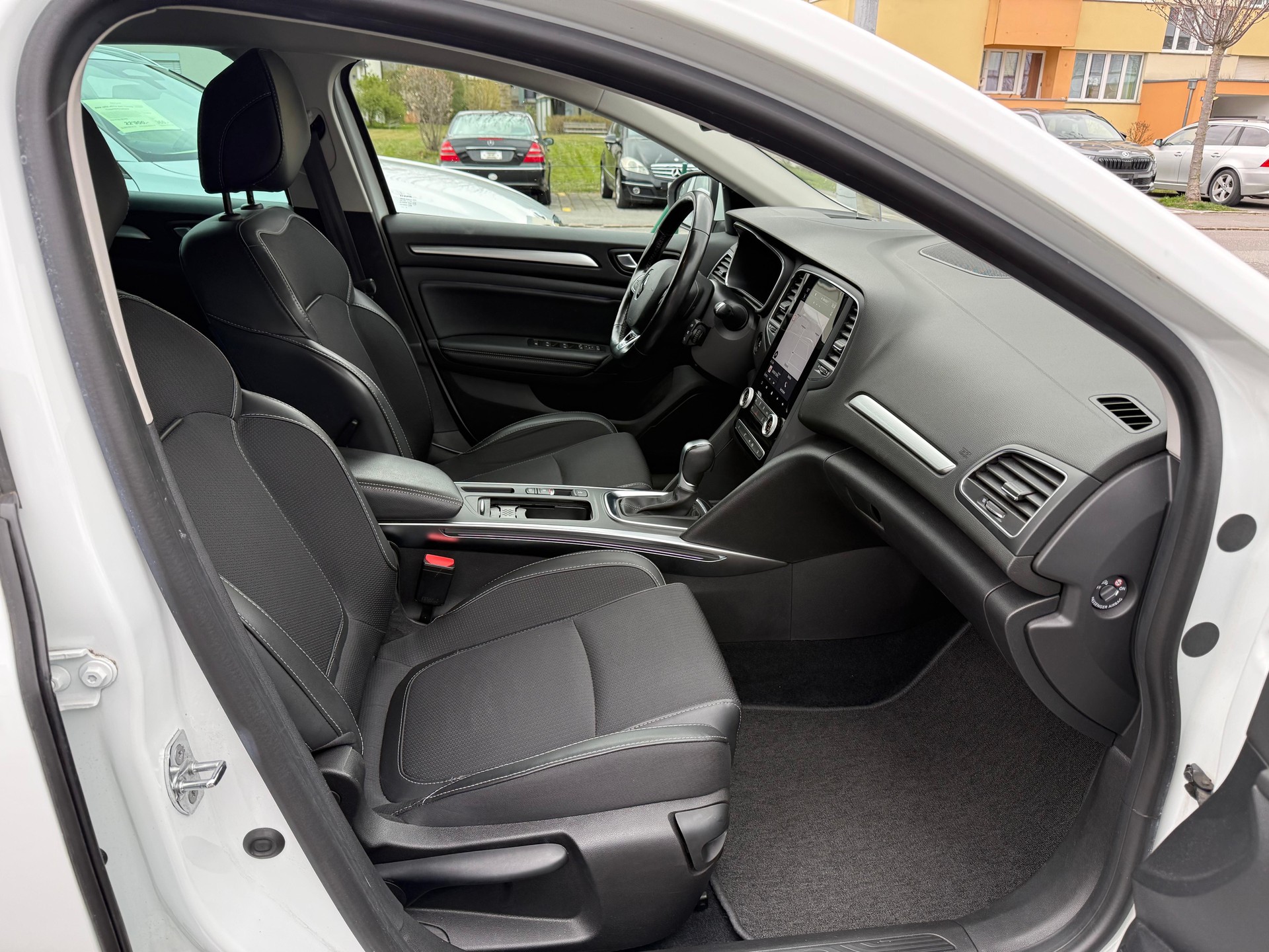 RENAULT Mégane Grandtour 1.5 Blue dCi Intens EDC-image-16