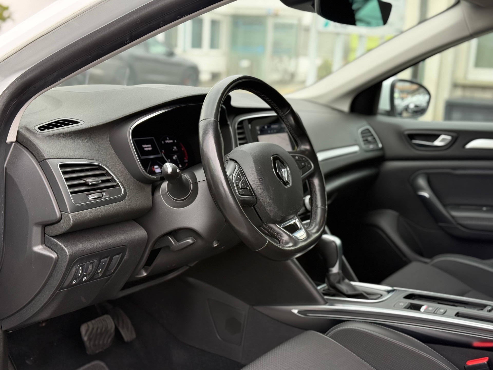 RENAULT Mégane Grandtour 1.5 Blue dCi Intens EDC-image-6