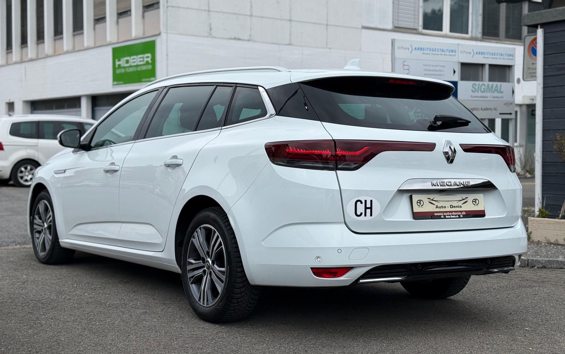 RENAULT Mégane Grandtour 1.5 Blue dCi Intens EDC-image-5