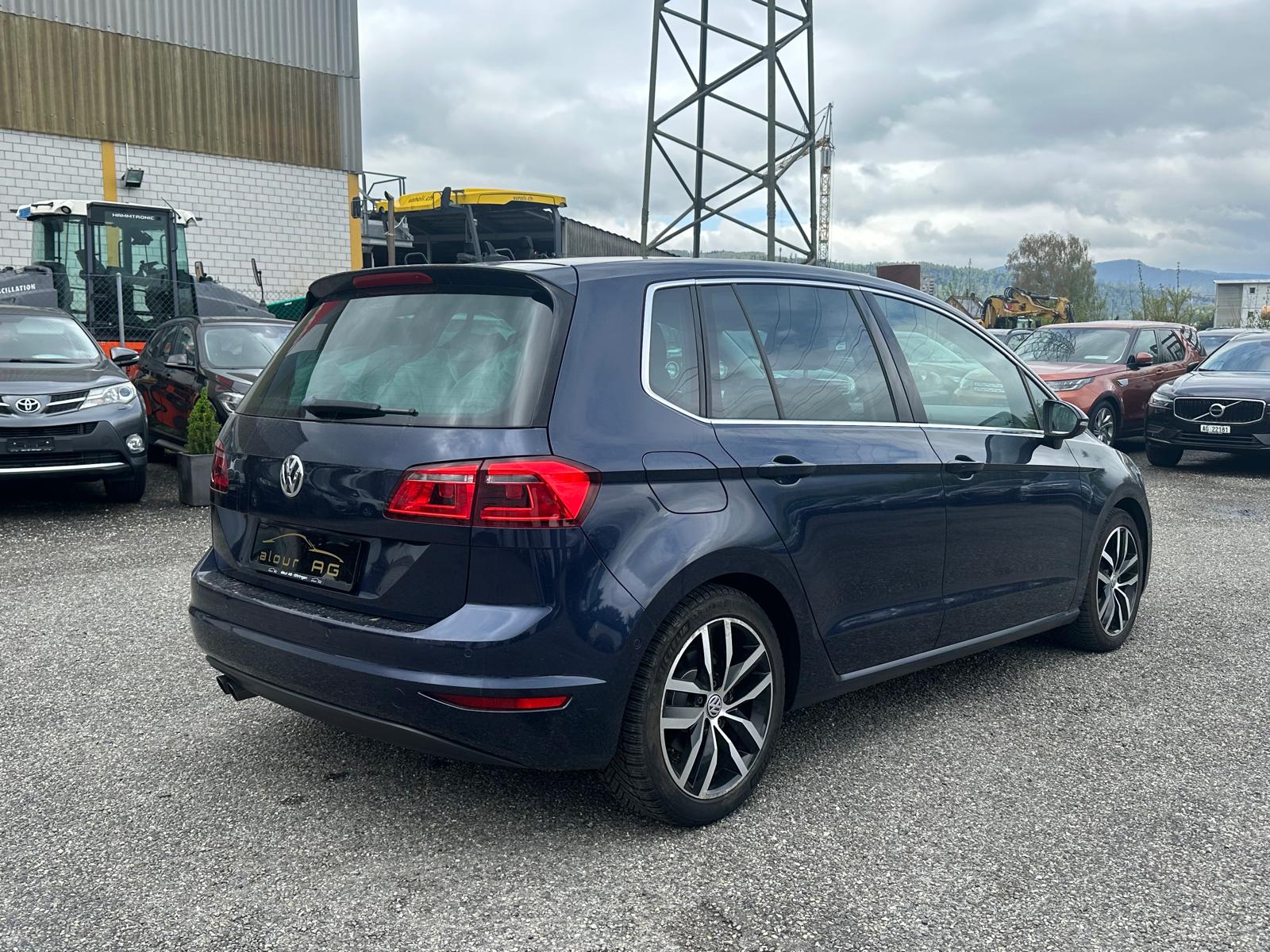 VW Golf Sportsvan 2.0 TDI Highline DSG-image-4