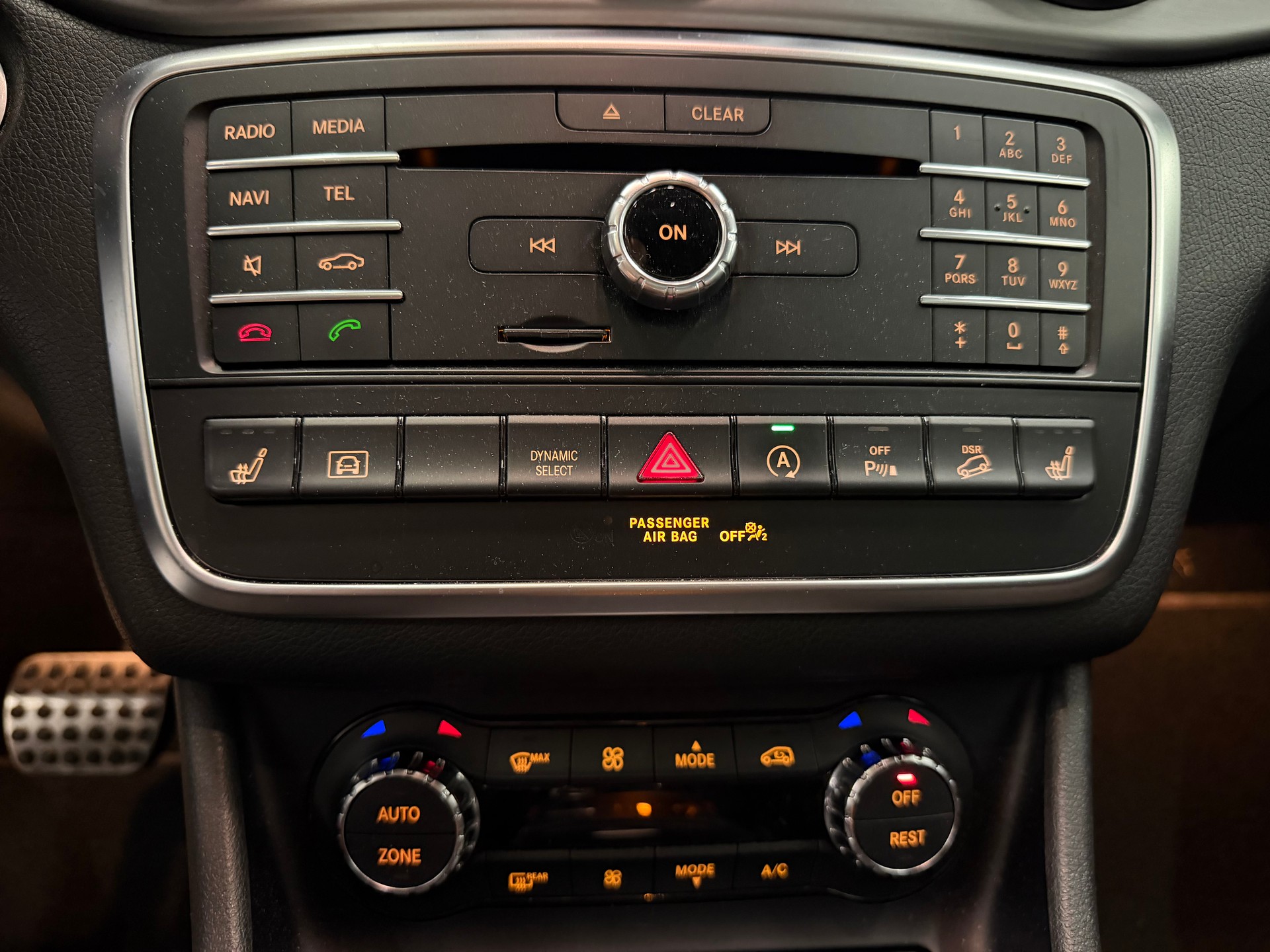 MERCEDES-BENZ GLA 250 AMG Line 4Matic 7G-DCT-image-16