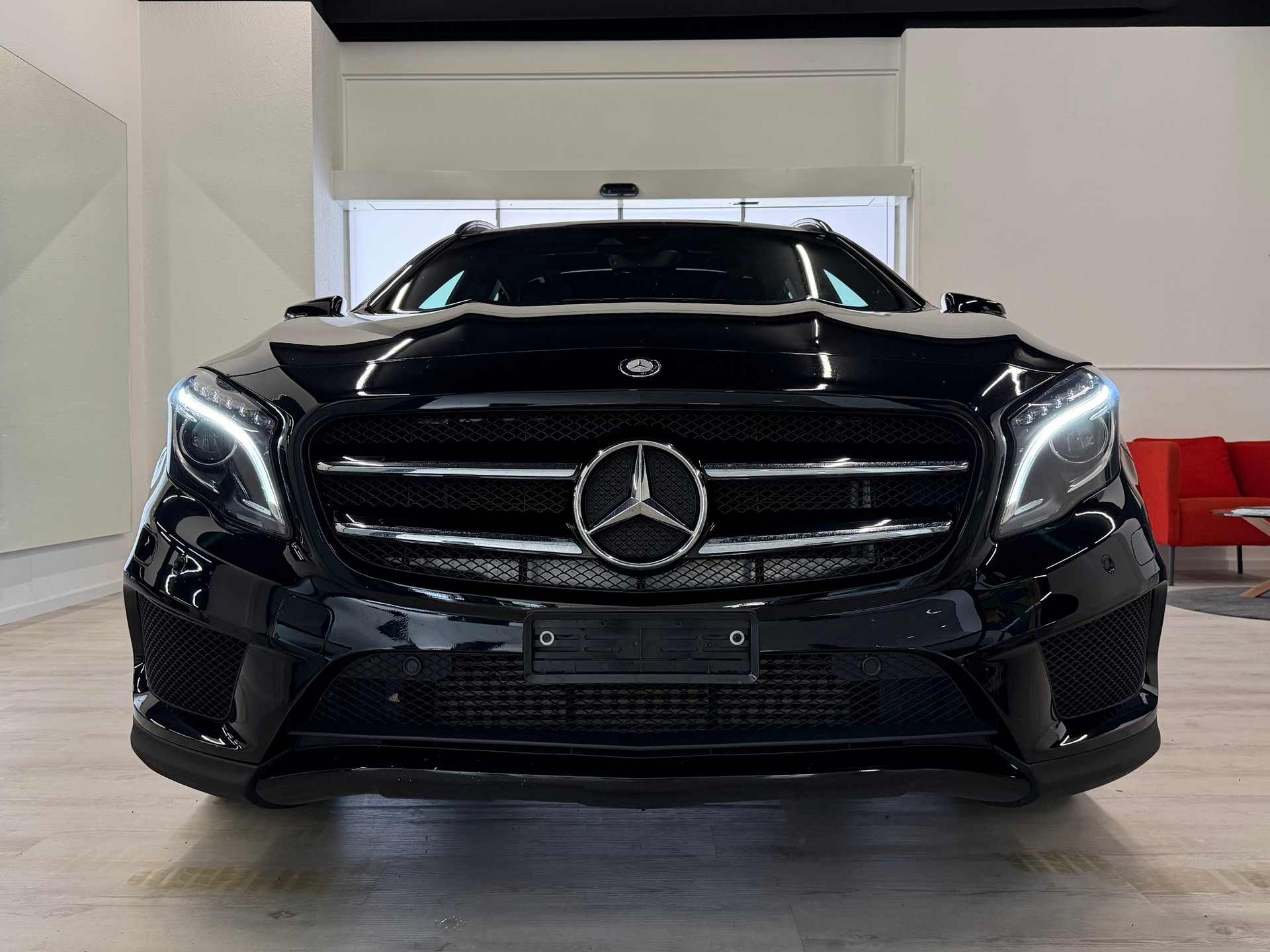 MERCEDES-BENZ GLA 250 AMG Line 4Matic 7G-DCT-showroom-element-2