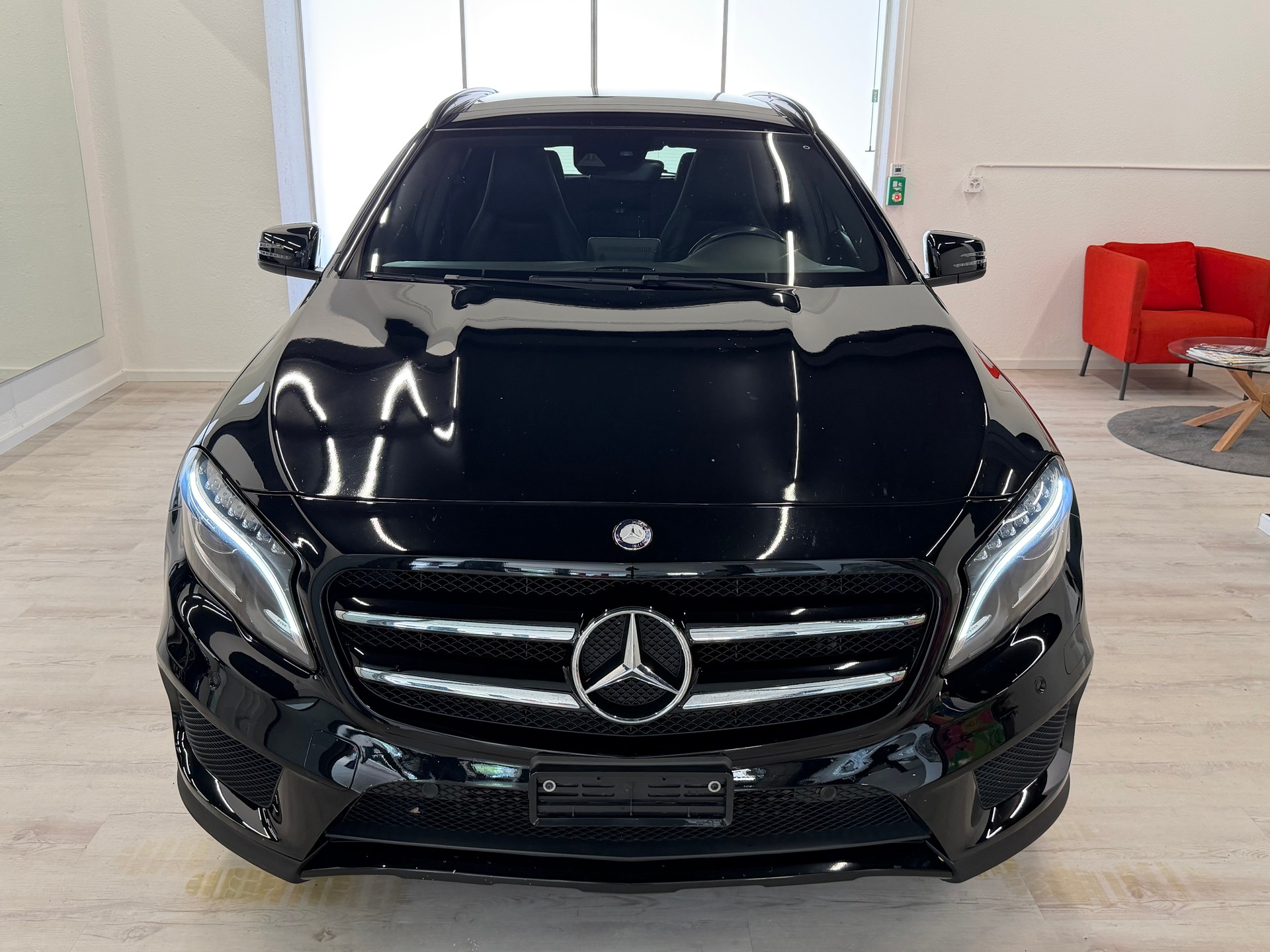 MERCEDES-BENZ GLA 250 AMG Line 4Matic 7G-DCT-showroom-element-3