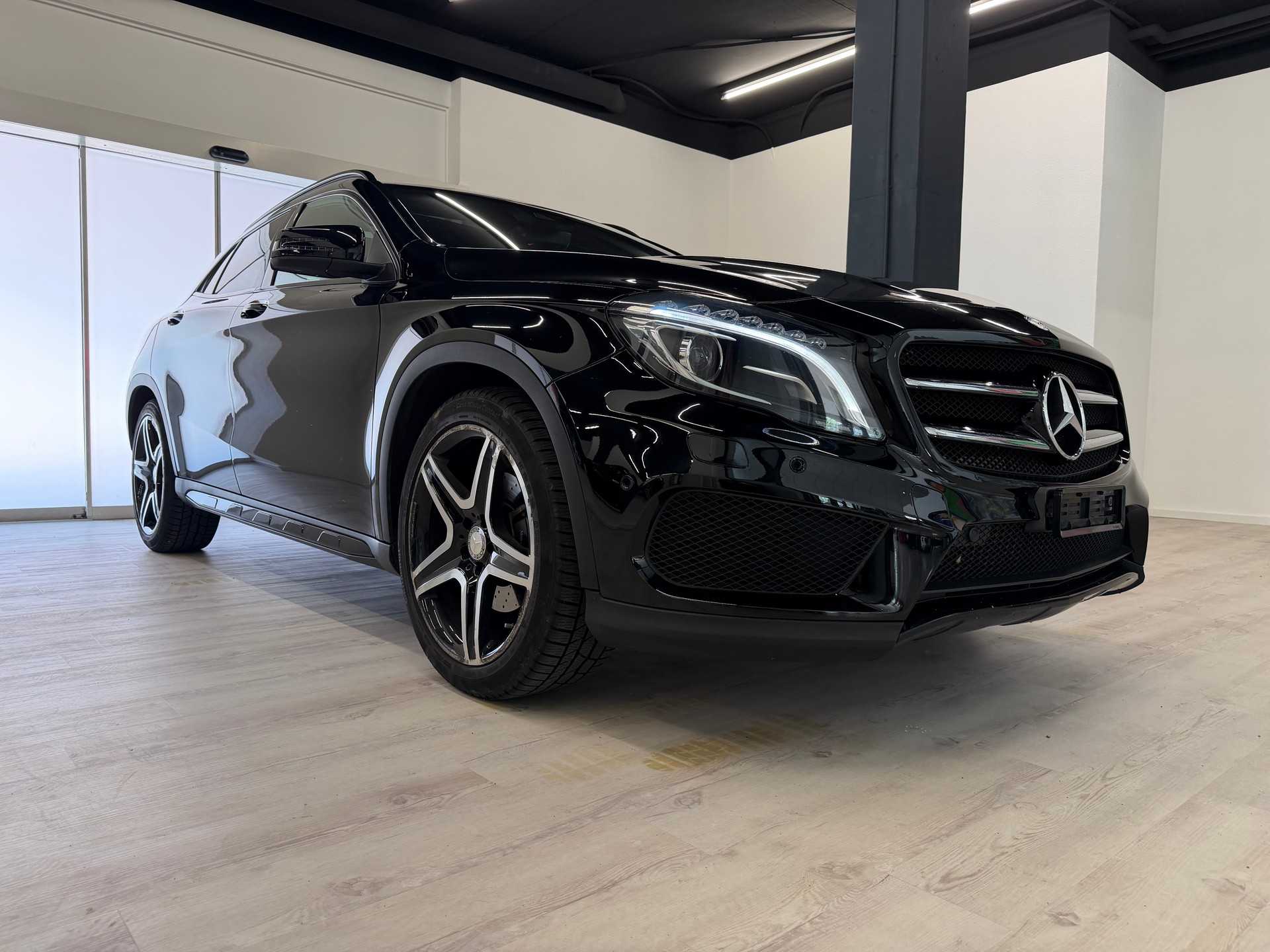 MERCEDES-BENZ GLA 250 AMG Line 4Matic 7G-DCT-image-4