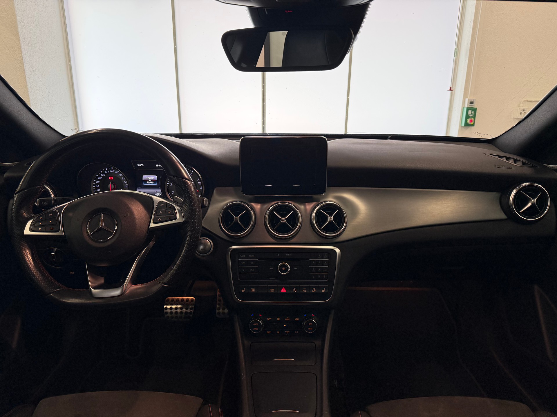MERCEDES-BENZ GLA 250 AMG Line 4Matic 7G-DCT-image-14