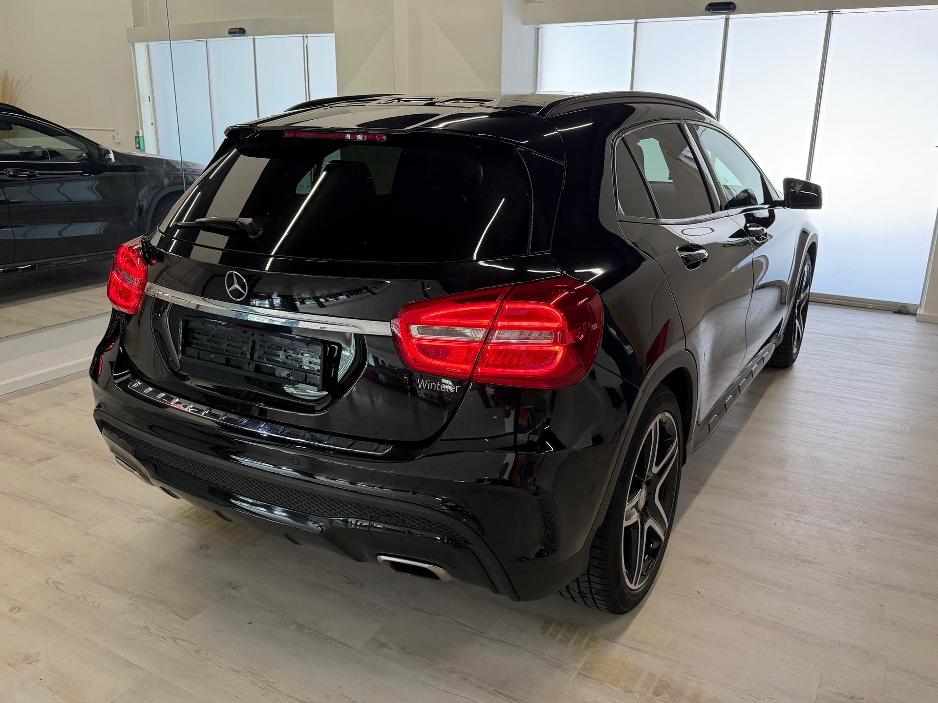 MERCEDES-BENZ GLA 250 AMG Line 4Matic 7G-DCT-image-6