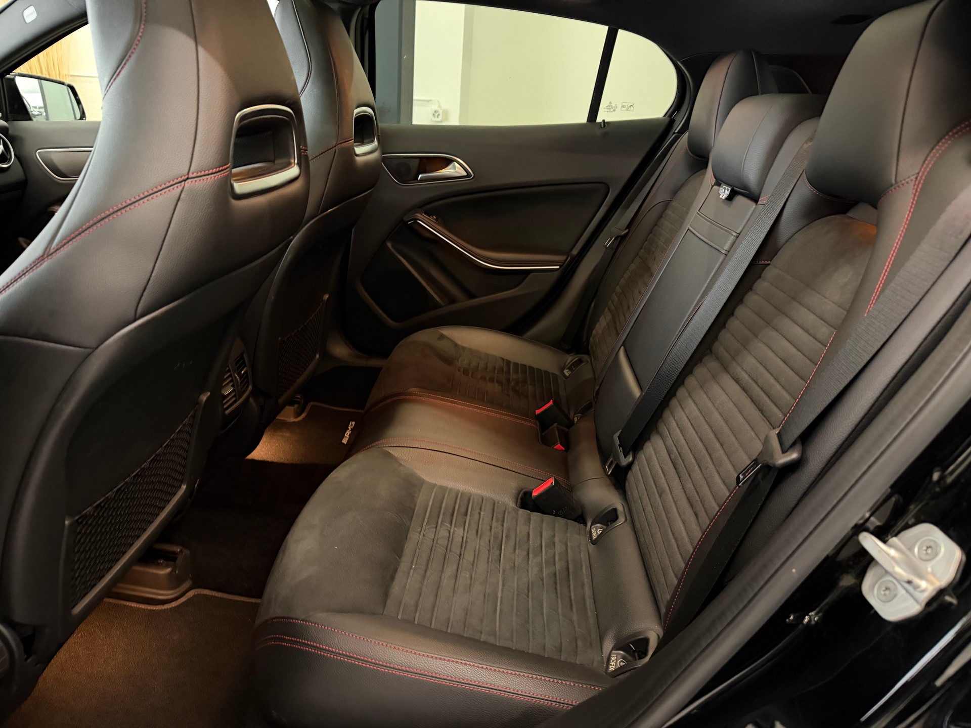 MERCEDES-BENZ GLA 250 AMG Line 4Matic 7G-DCT-image-21