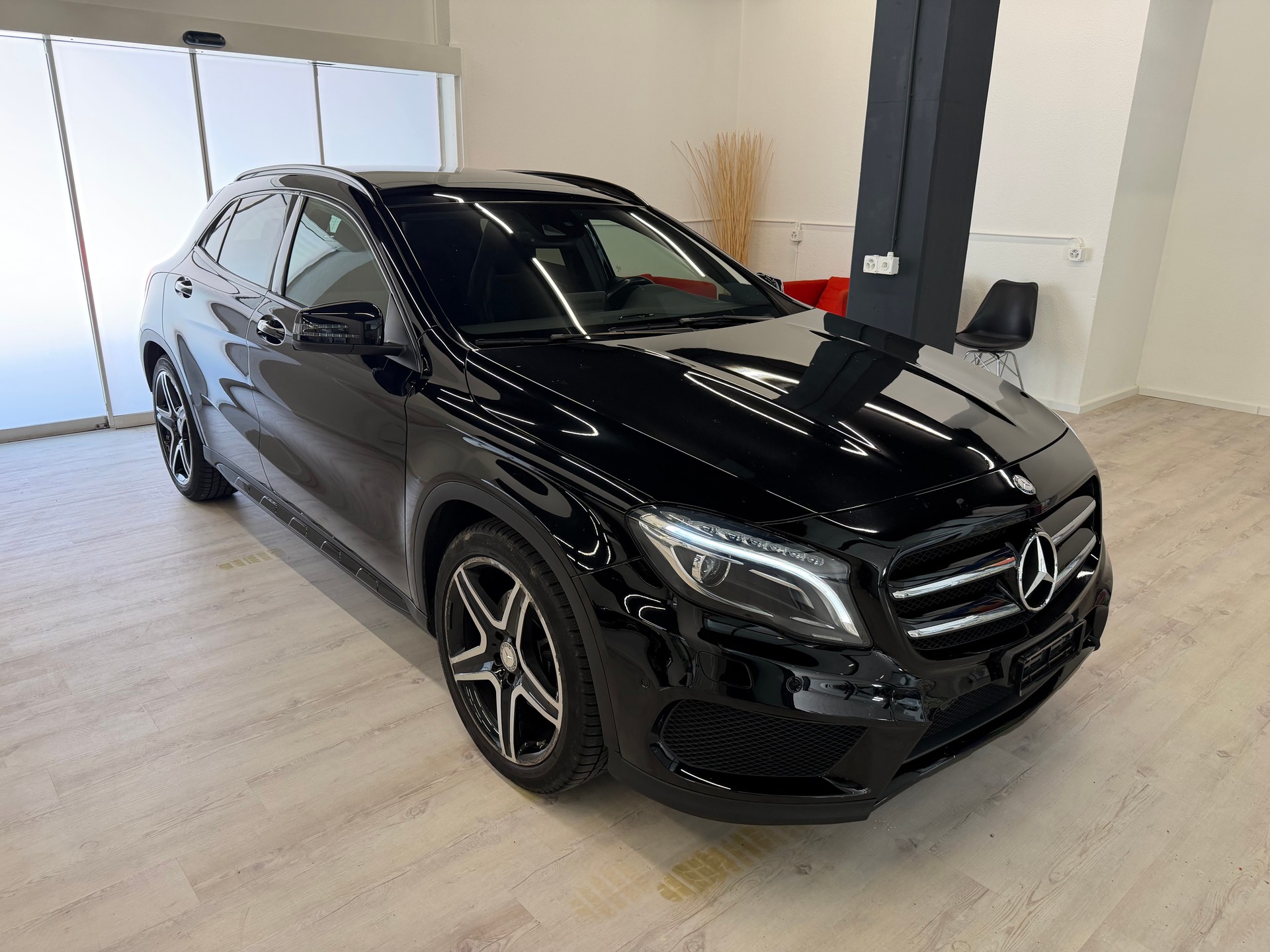 MERCEDES-BENZ GLA 250 AMG Line 4Matic 7G-DCT-image-5