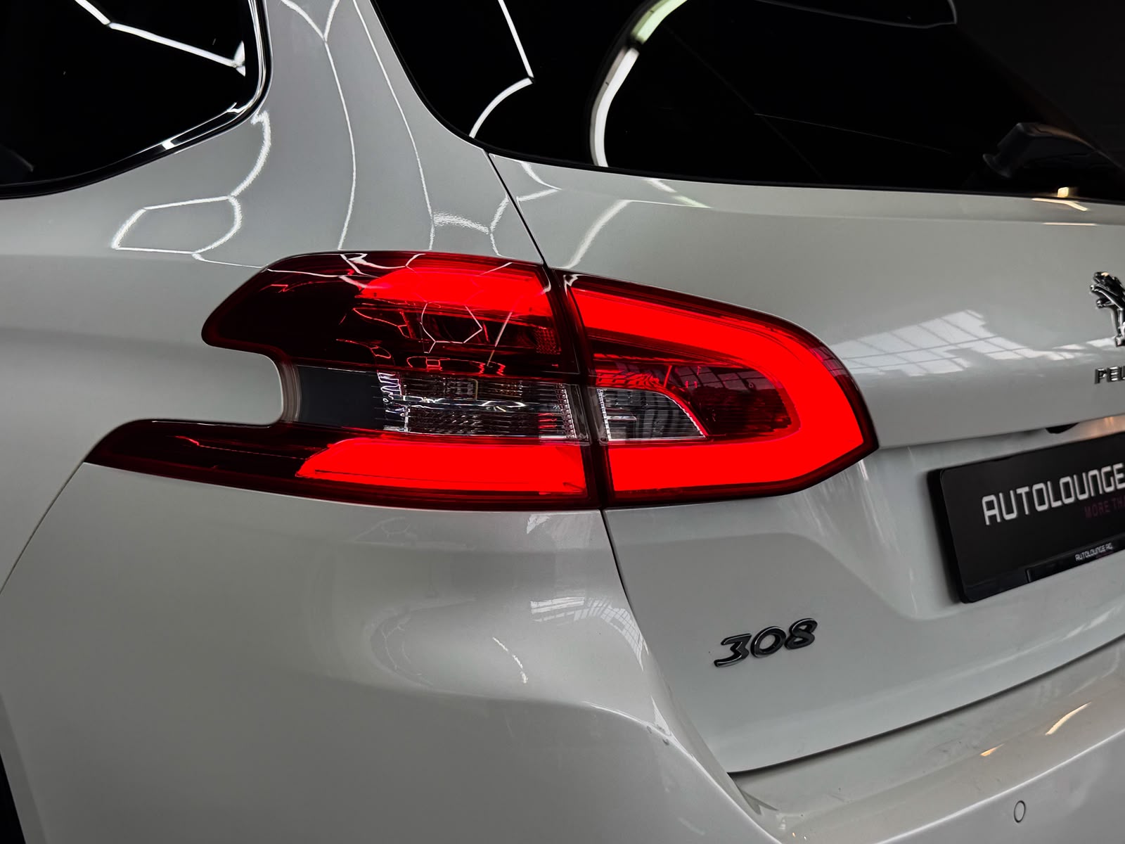 PEUGEOT 308 SW 1.2 THP Allure-image-8