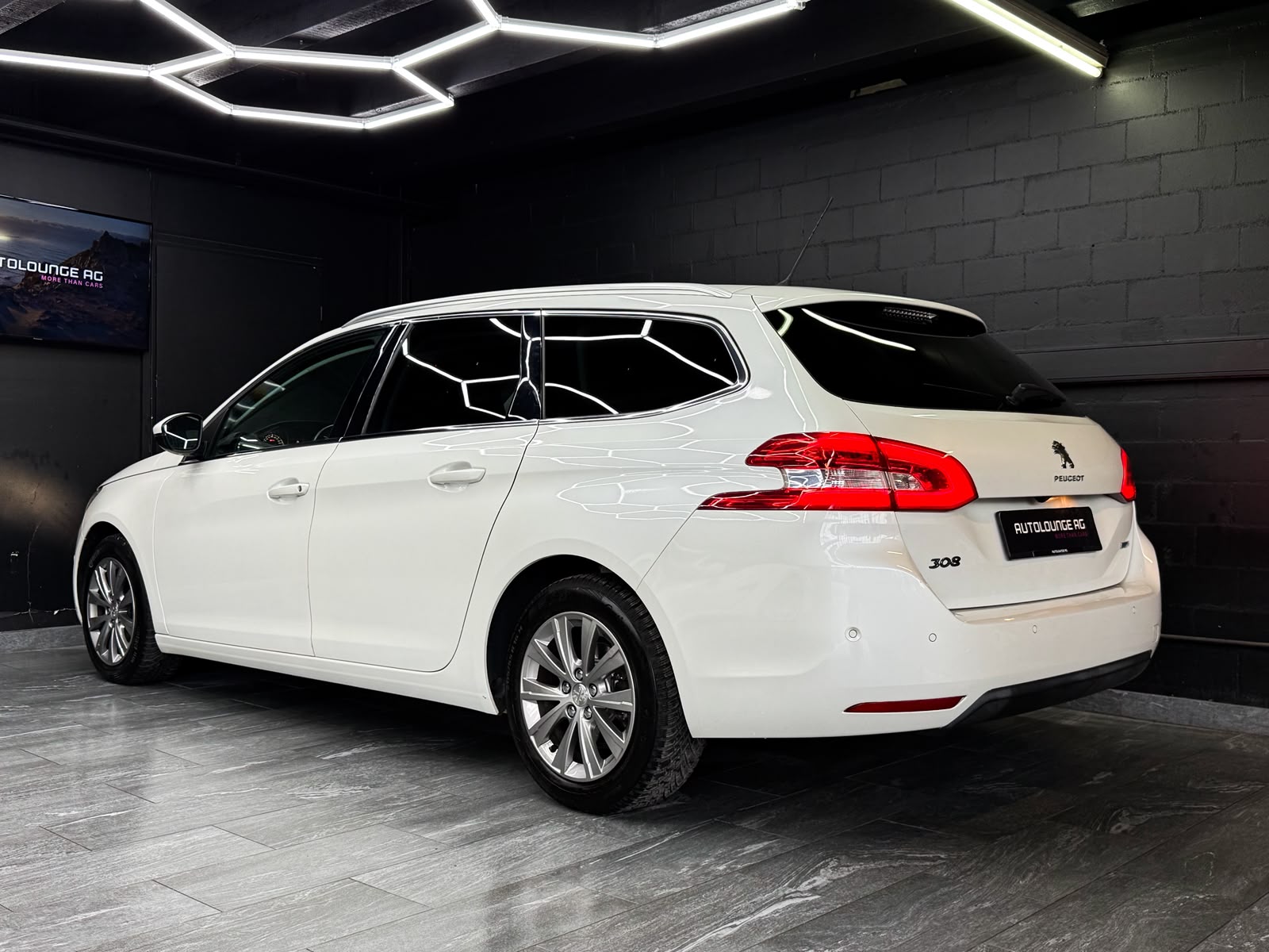 PEUGEOT 308 SW 1.2 THP Allure-image-6